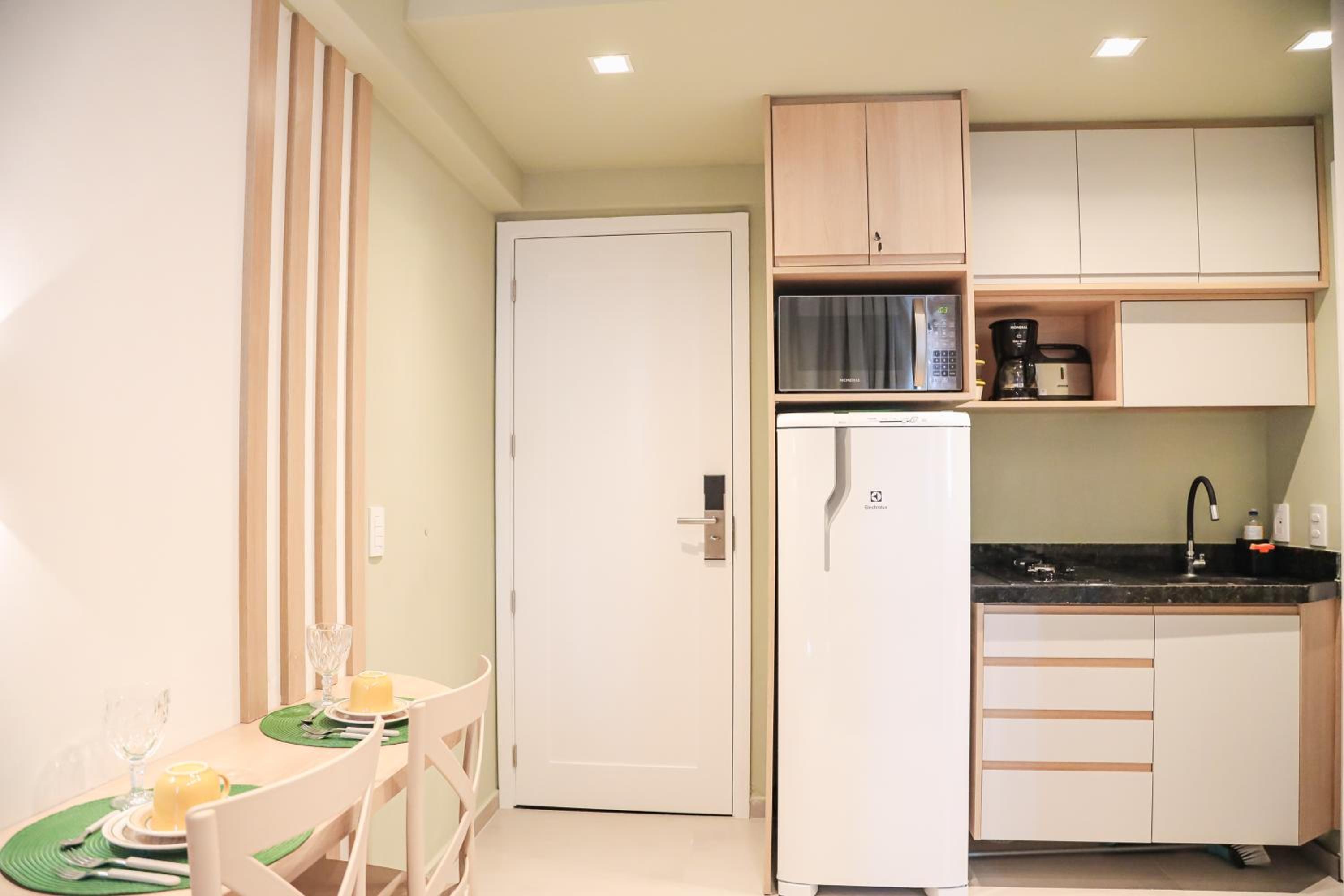 One-Bedroom Apartment with Balcony Sea View and City View photo 3