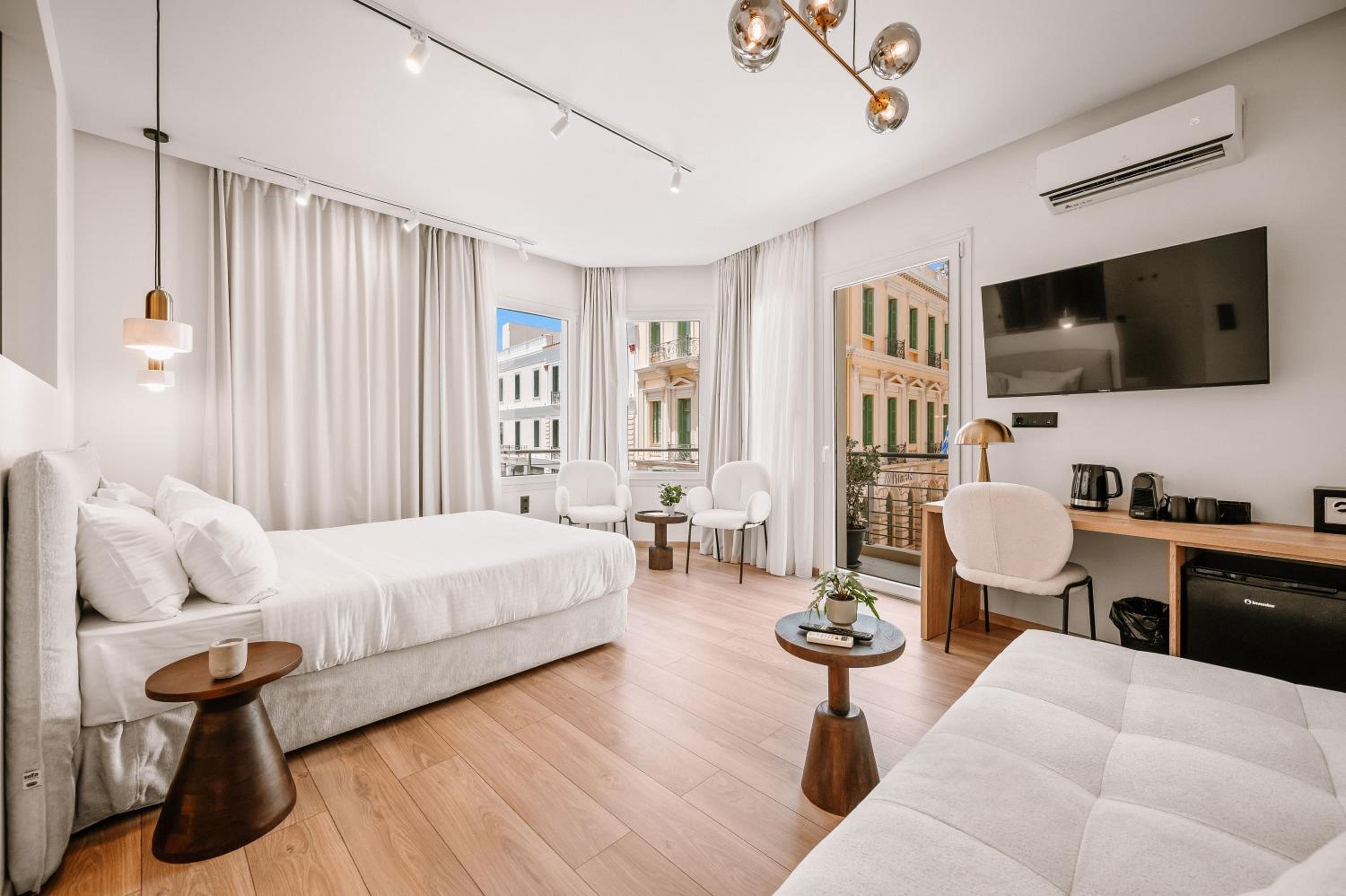 Junior Suite with Balcony photo 1