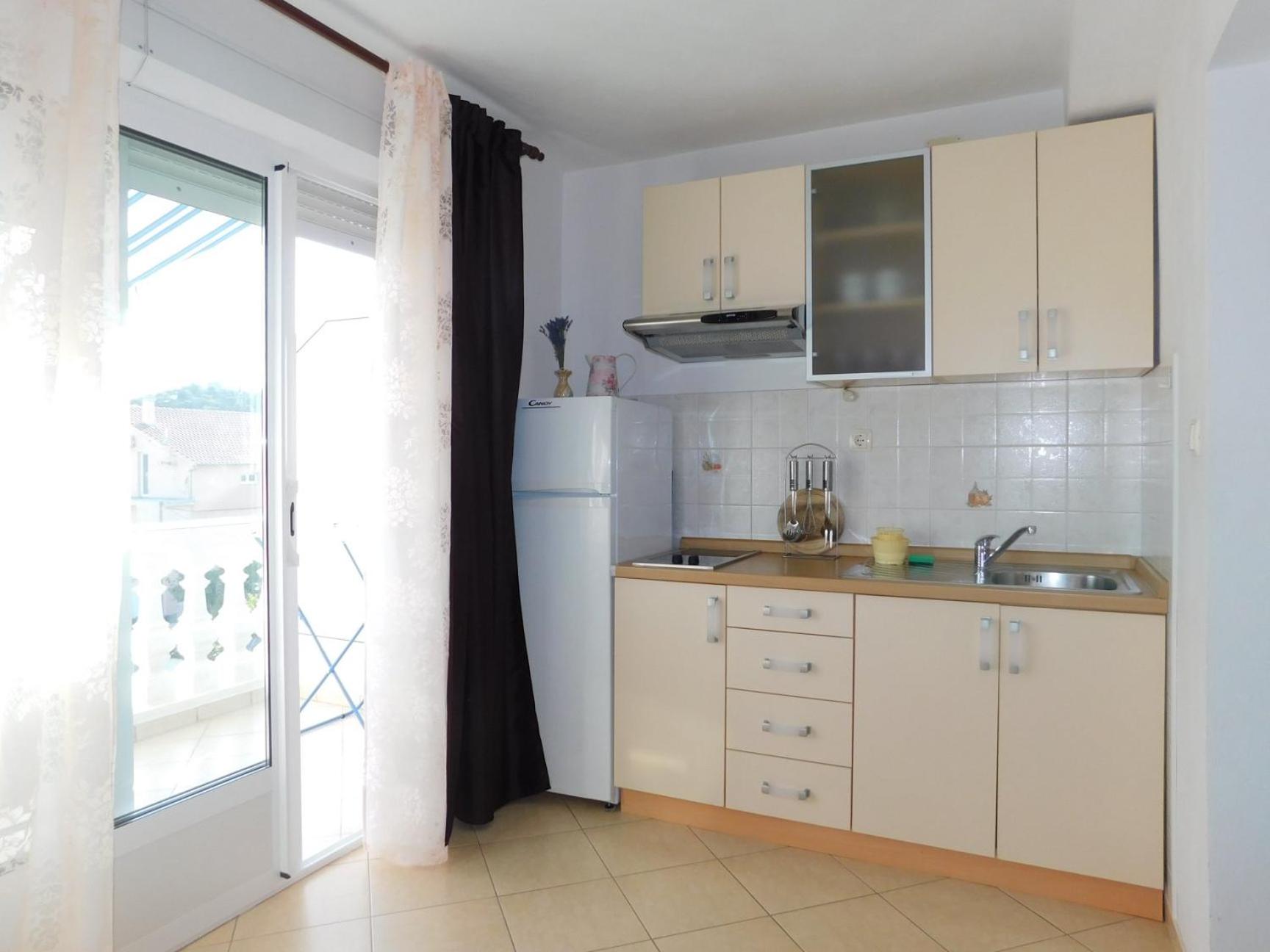 Studio Apartment with Balcony photo 3