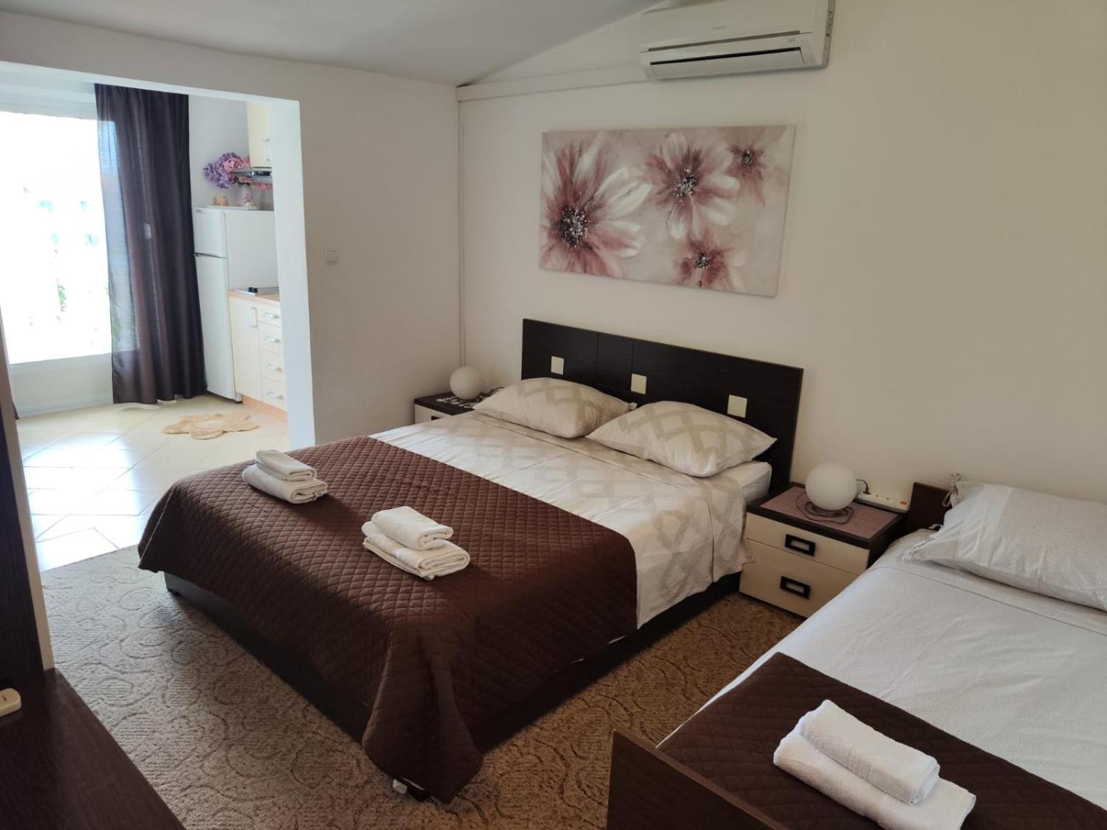 Studio Apartment with Balcony photo 1