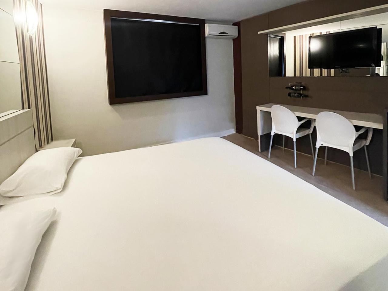 Deluxe Room - Photo 3