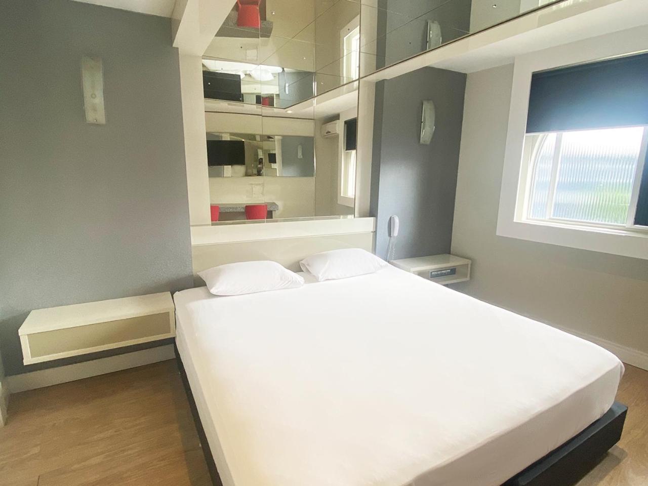 Deluxe Room - Photo 5