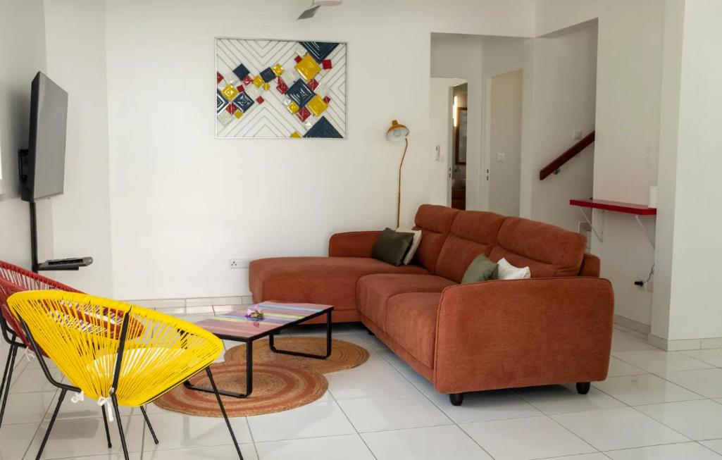 Three-Bedroom House photo 1