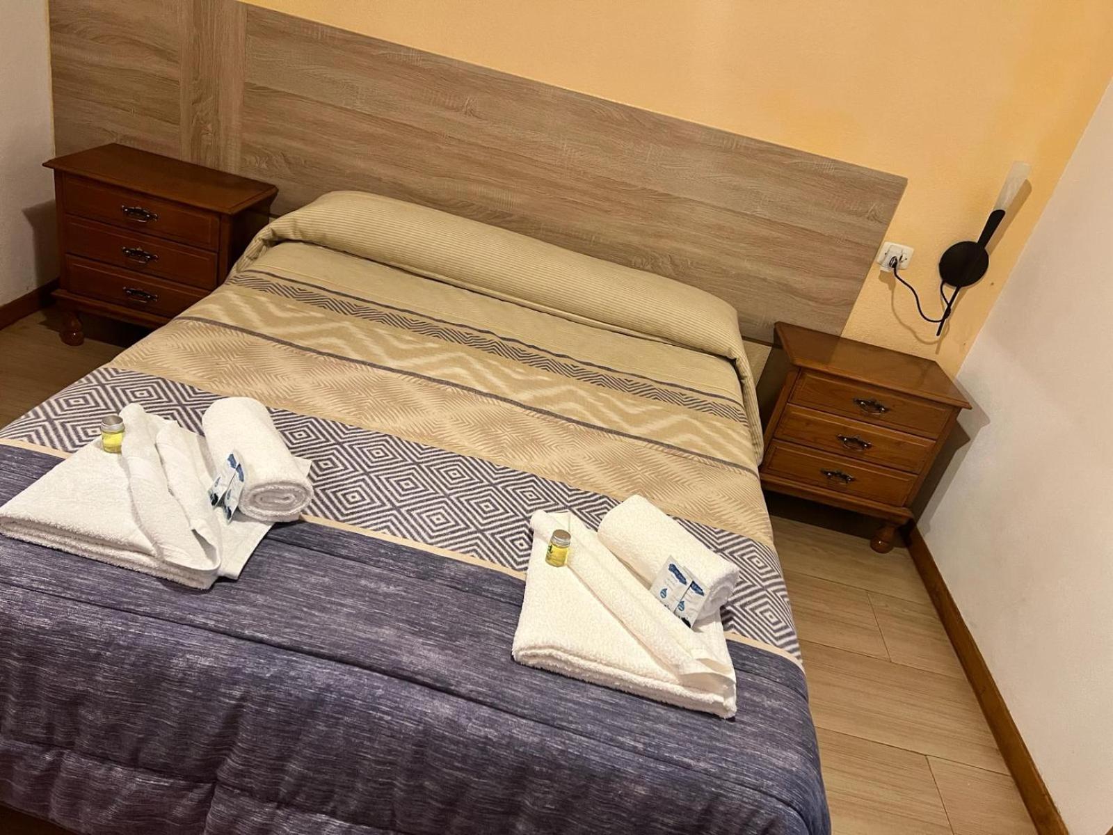 Habitación Doble con Baño Privado