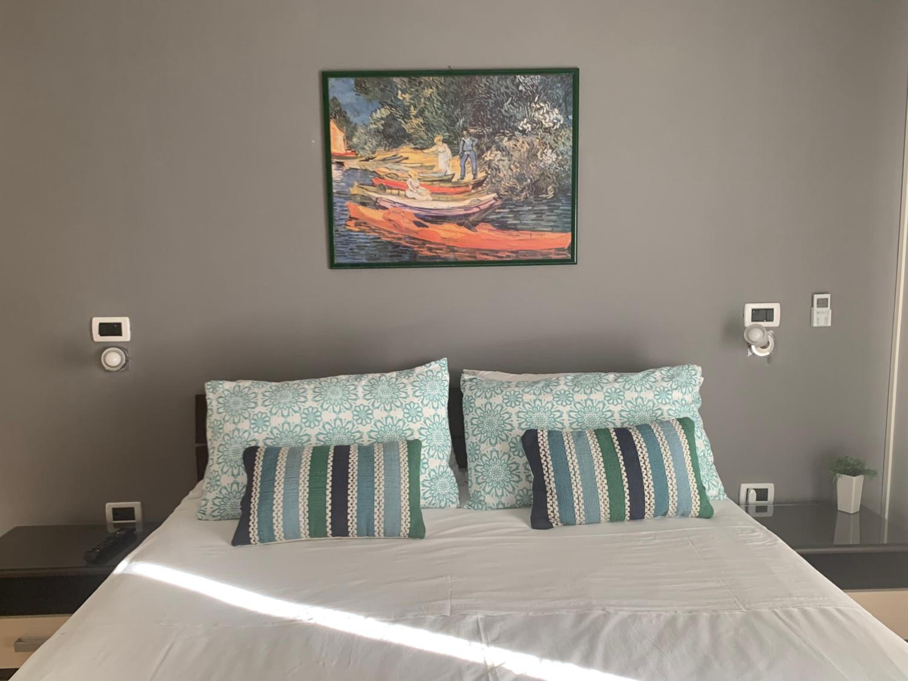 King Room with Balcony - Photo 7