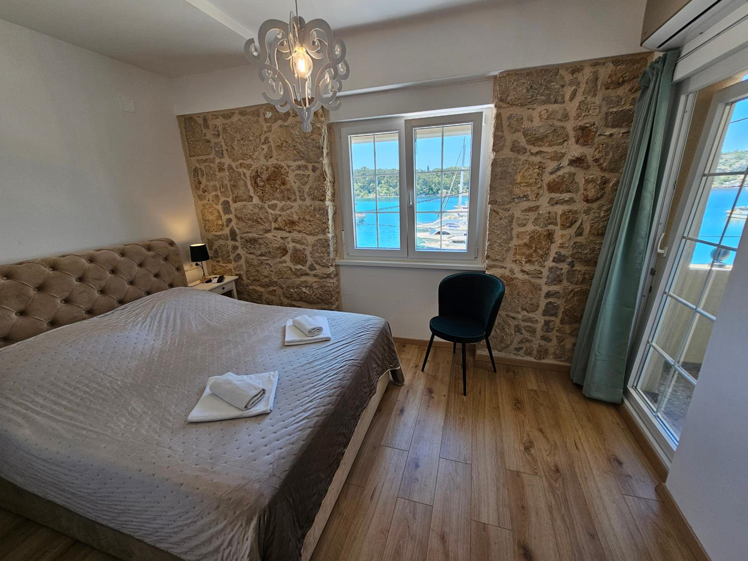 Deluxe Double Room with Balcony and Sea View photo 3