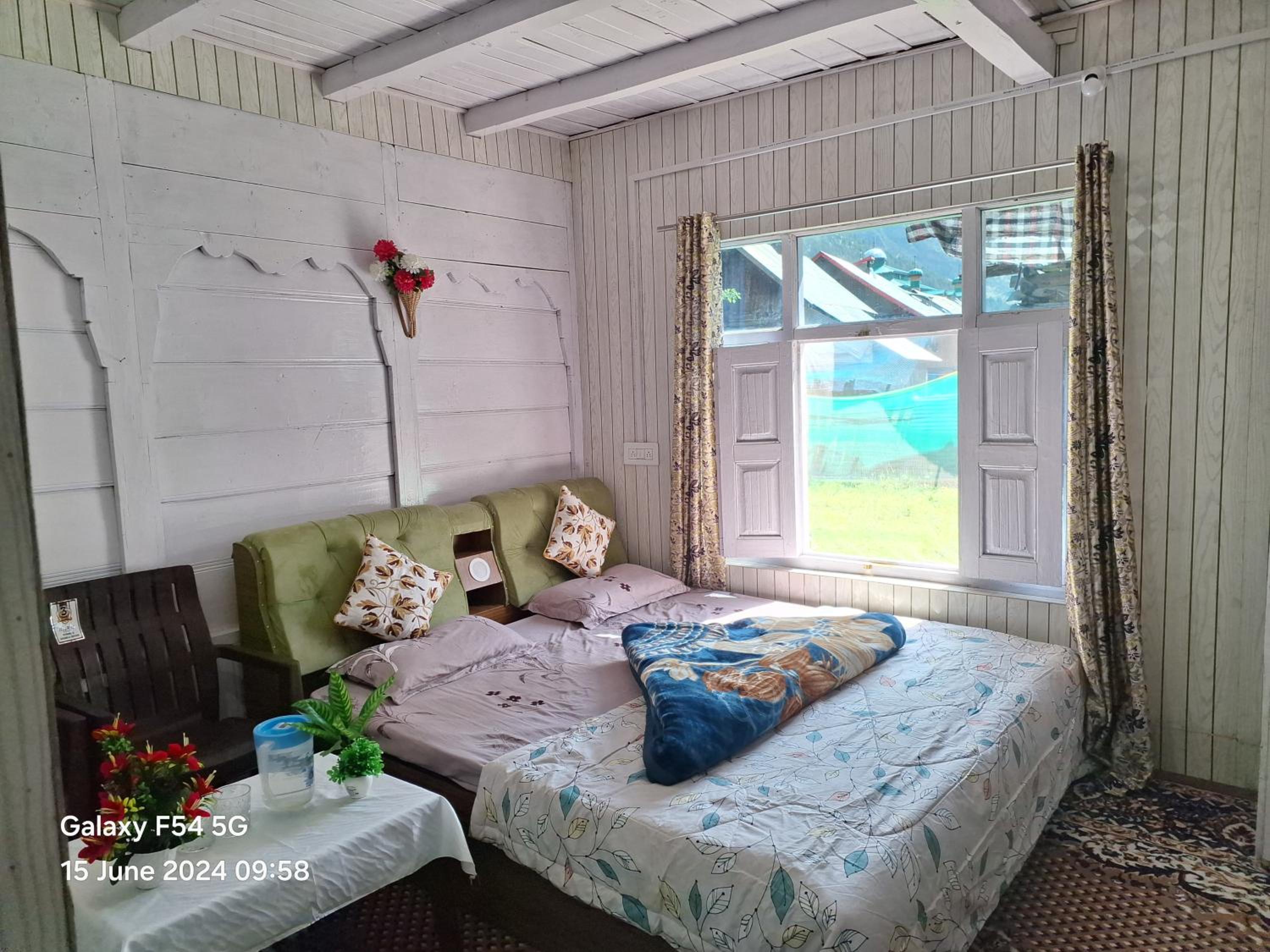 Budget Double Room photo 3
