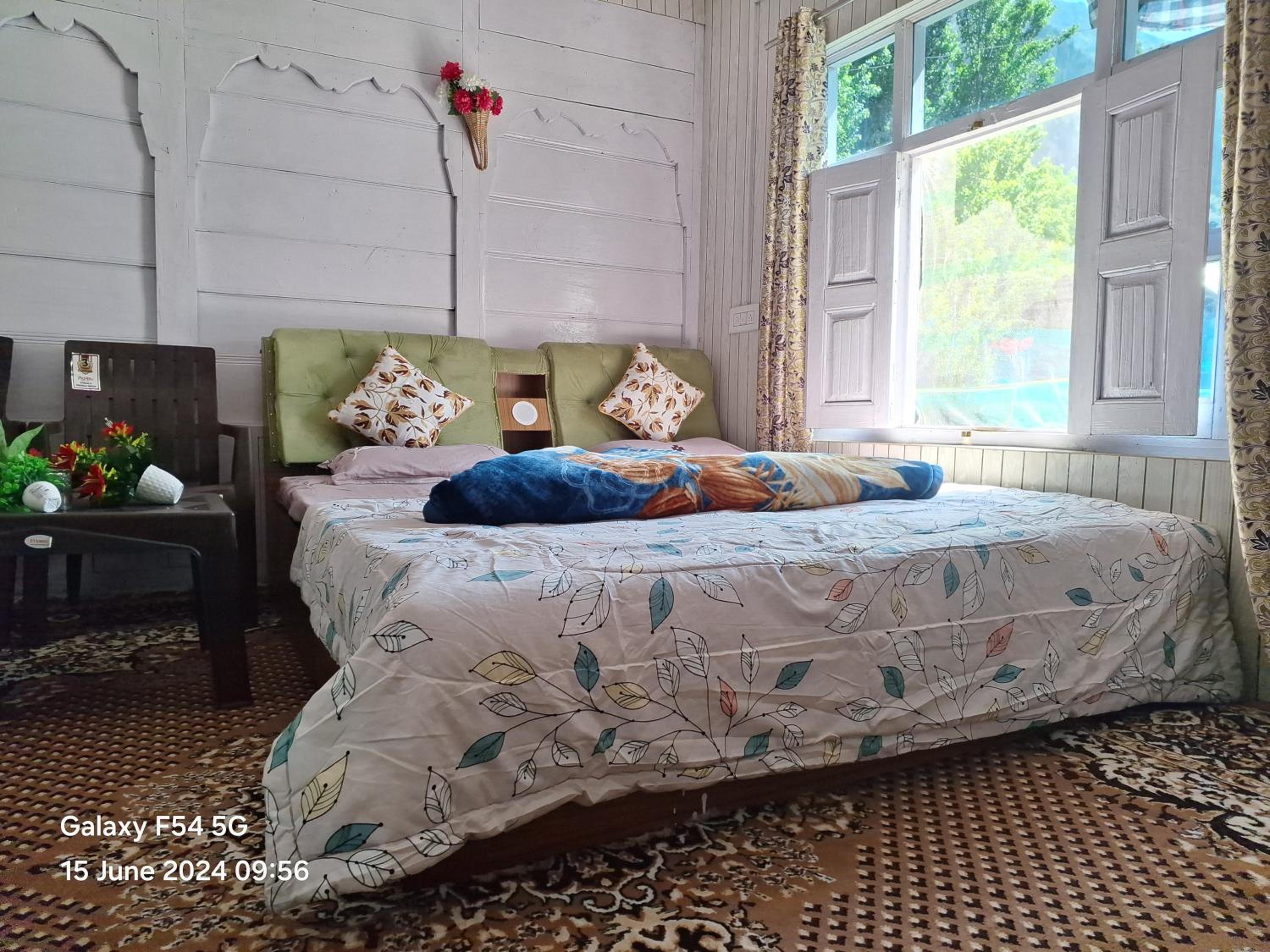 Budget Double Room photo 2
