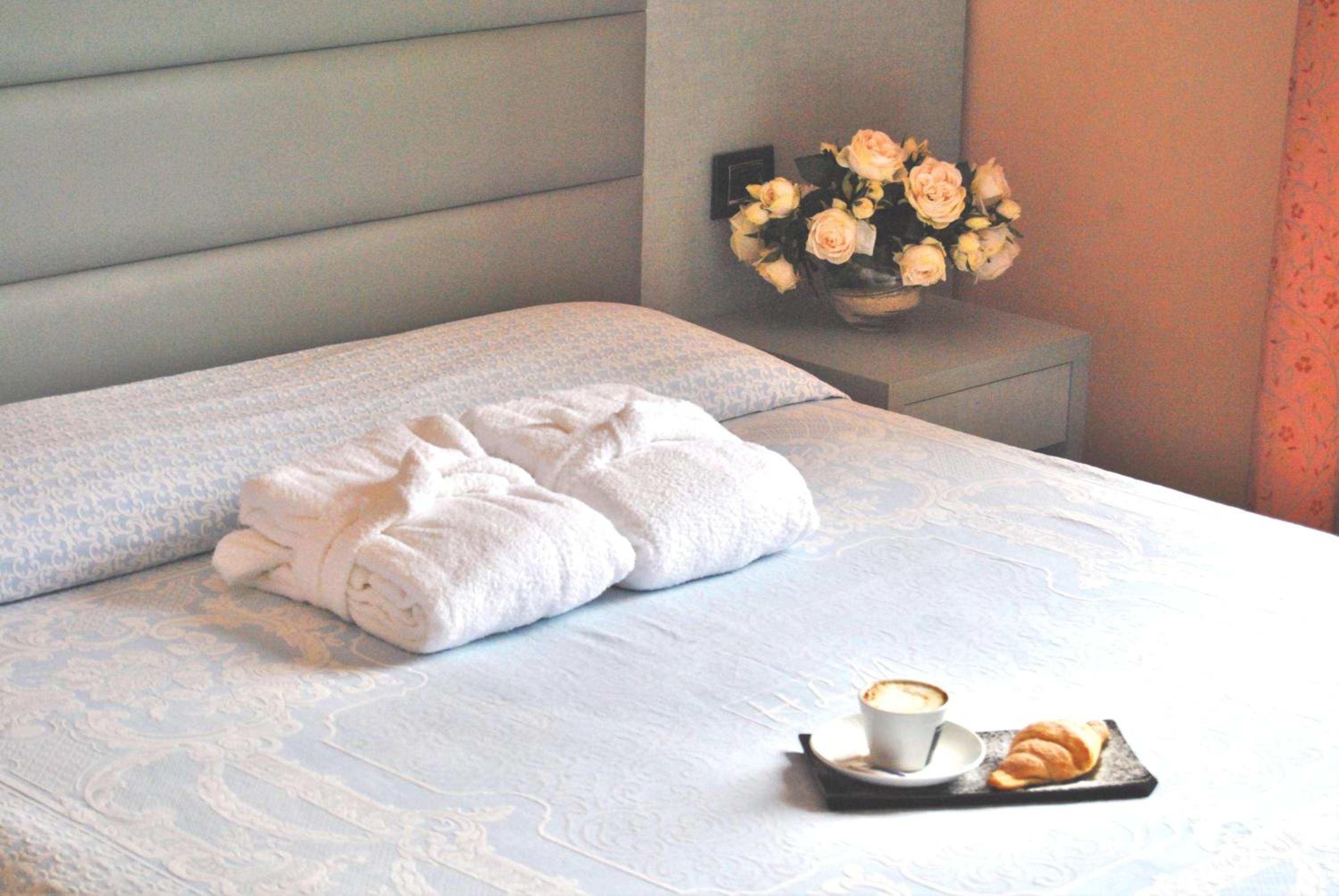 Double or Twin Room - Photo 4