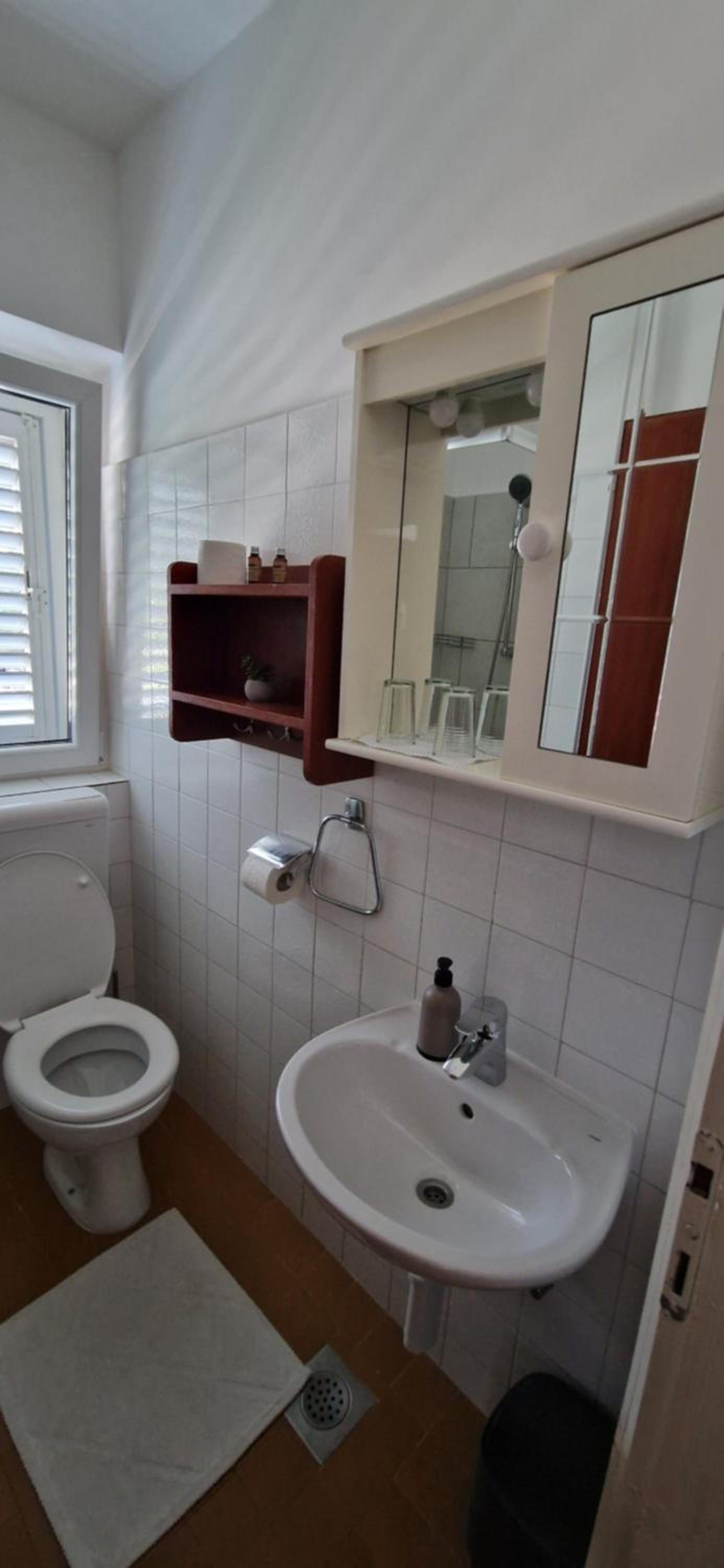 Twin Room with Private Bathroom photo 2