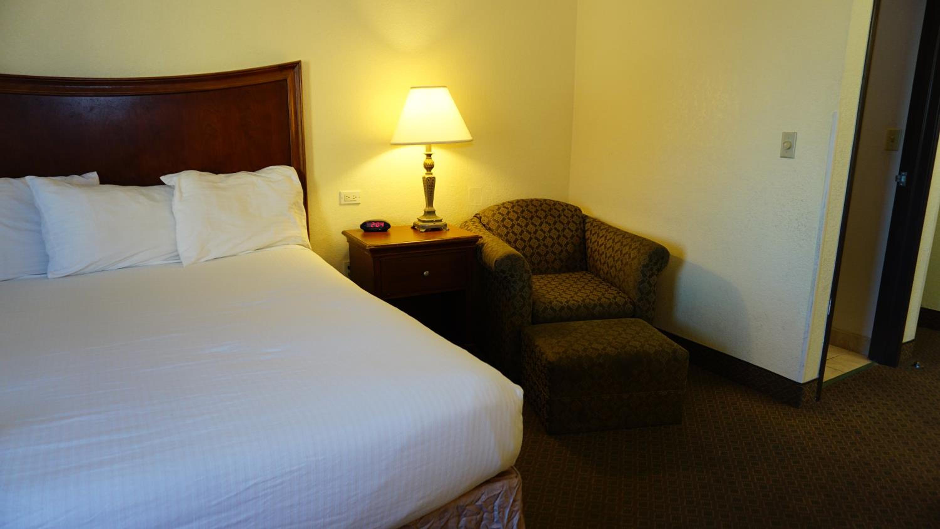 King Suite - Non-Smoking - Photo 1