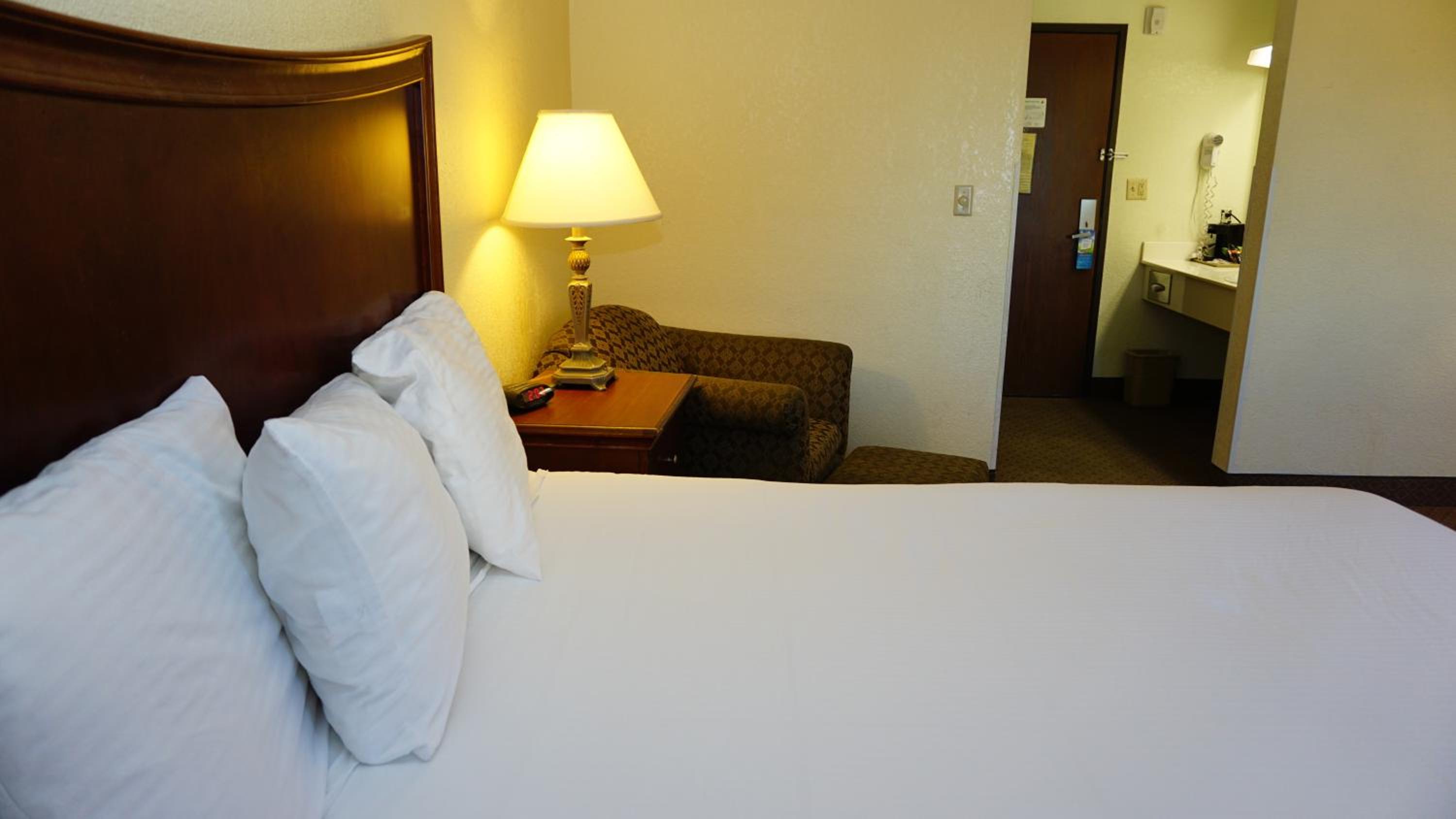 King Suite with Two Queen Beds - Non-Smoking - Photo 1