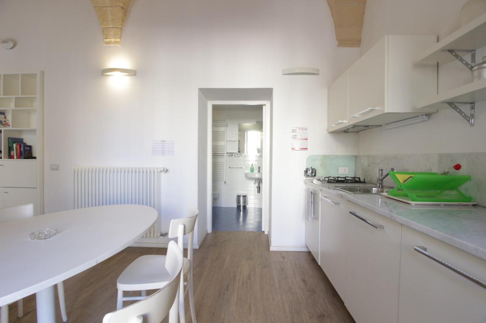 Studio Apartment - Photo 33