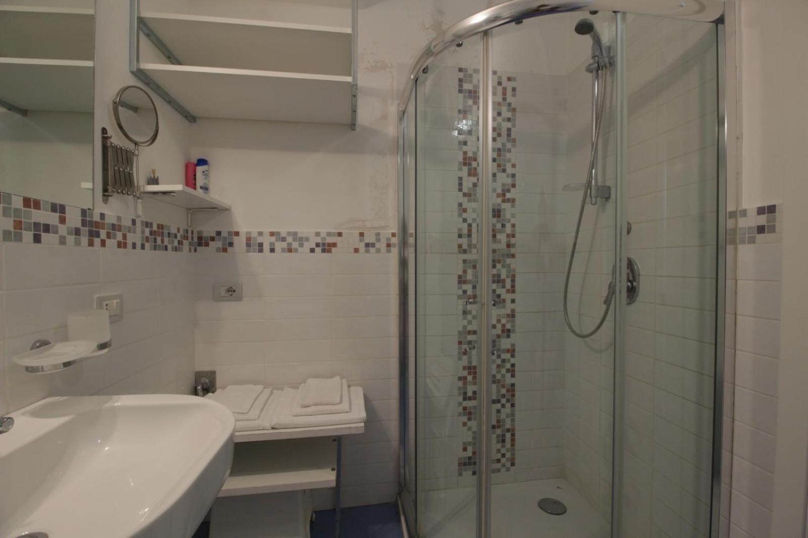 Studio Apartment - Photo 29