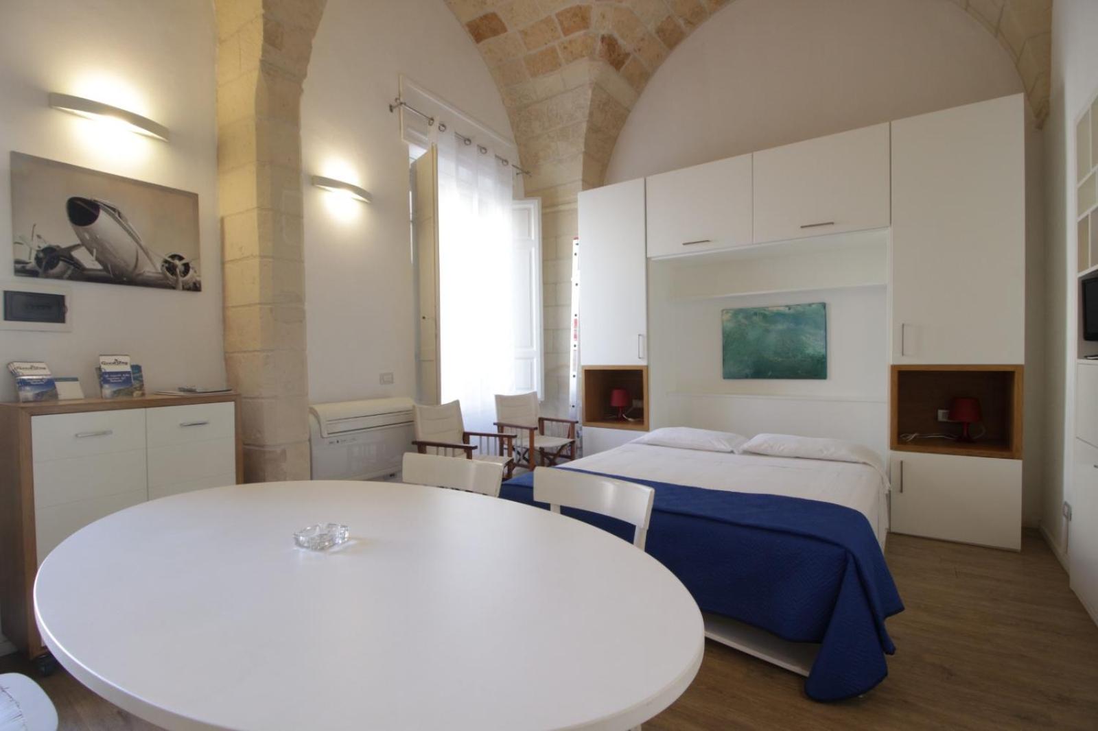 Studio Apartment - Photo 11