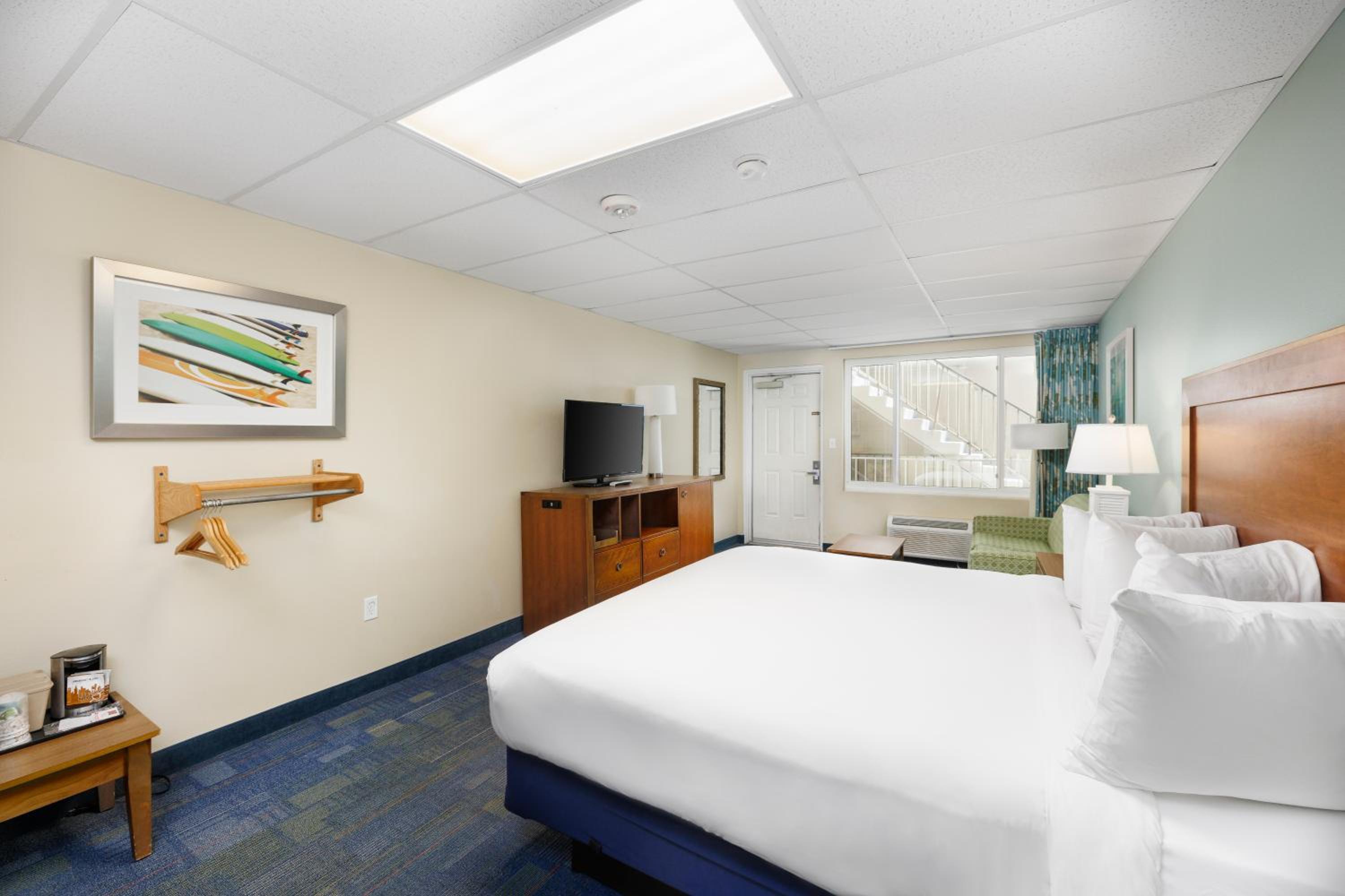 King Studio with Sofa Bed - Accessible - Photo 10