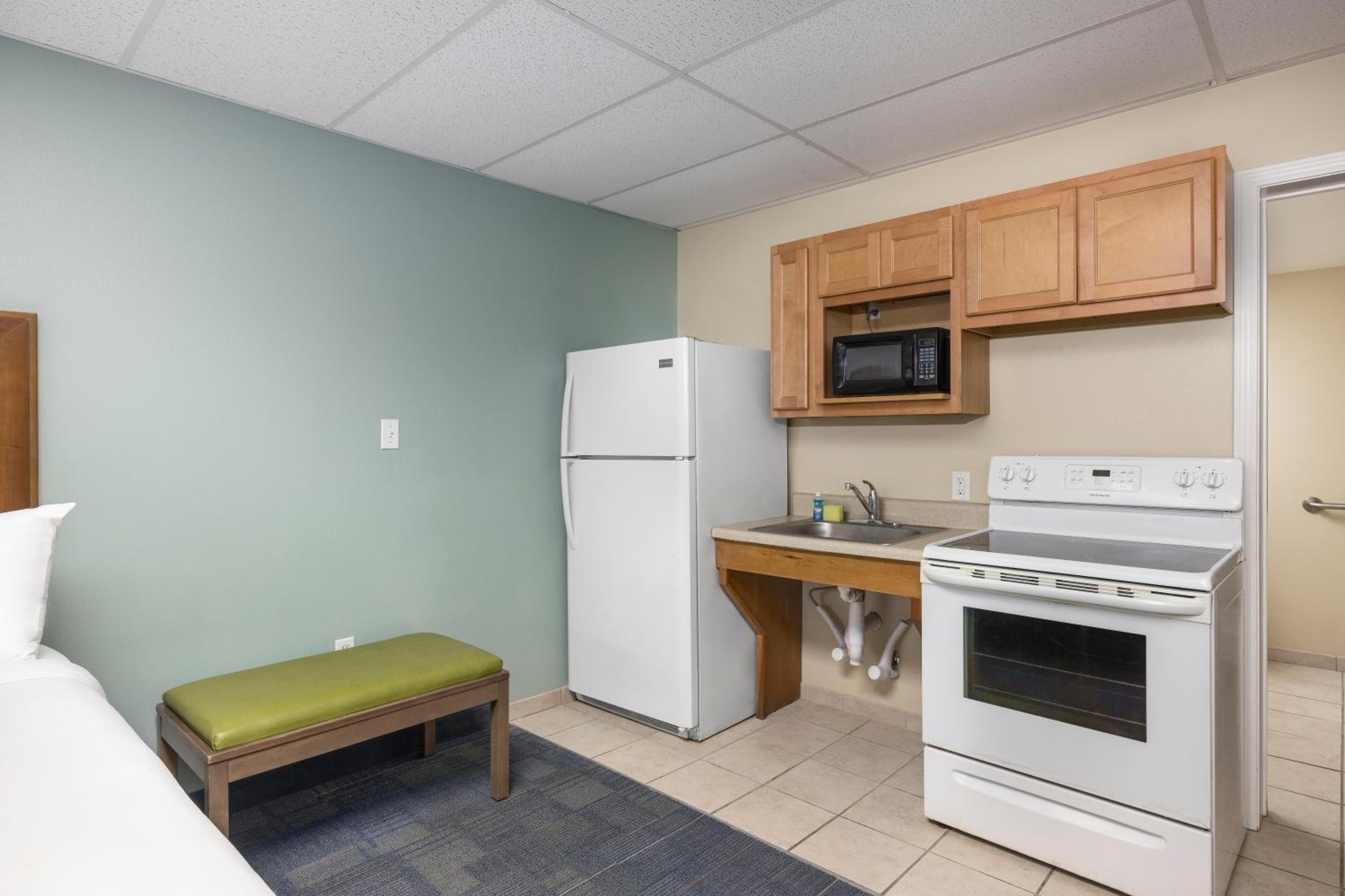 King Studio with Sofa Bed - Accessible - Photo 2