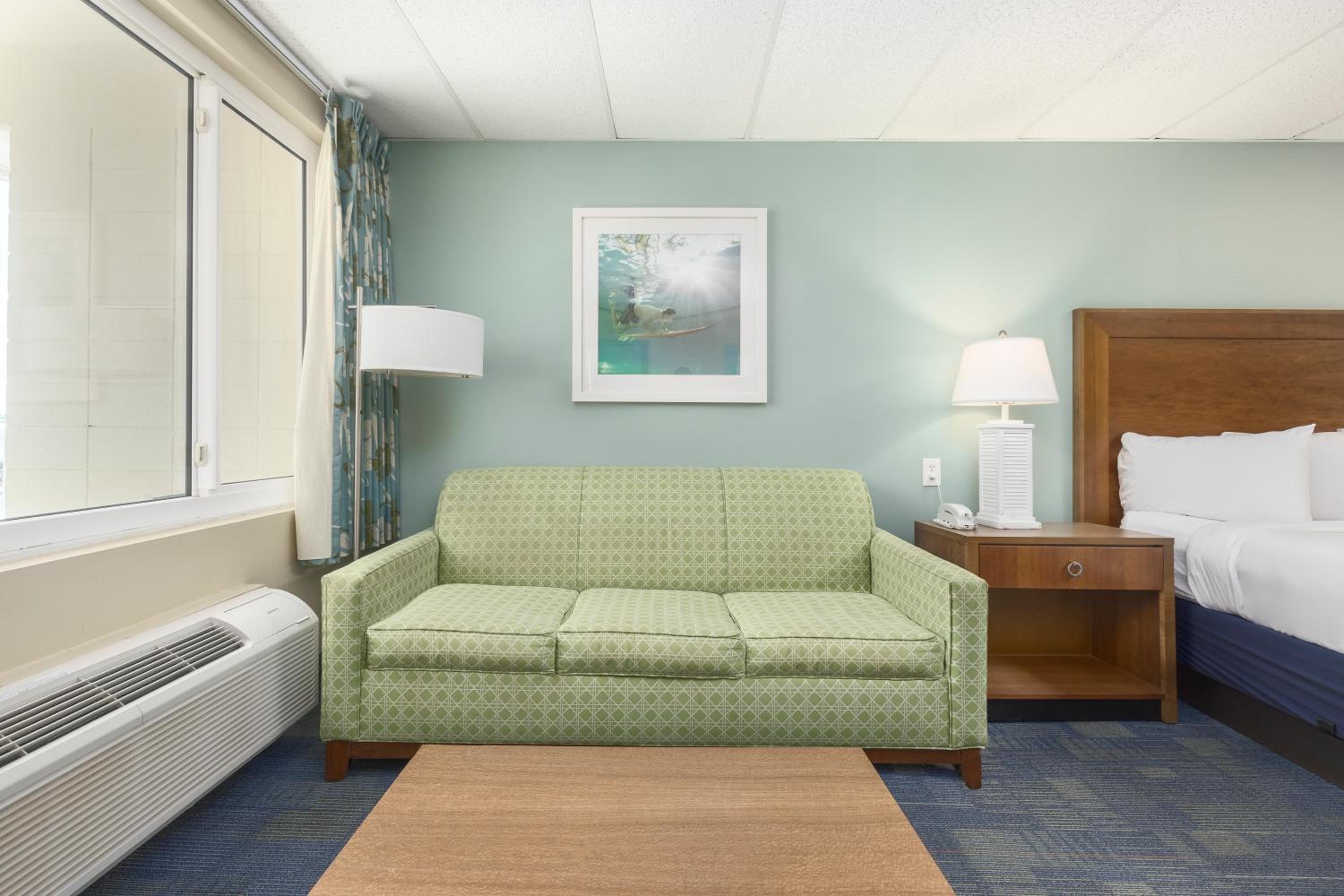 King Studio with Sofa Bed - Accessible - Photo 3