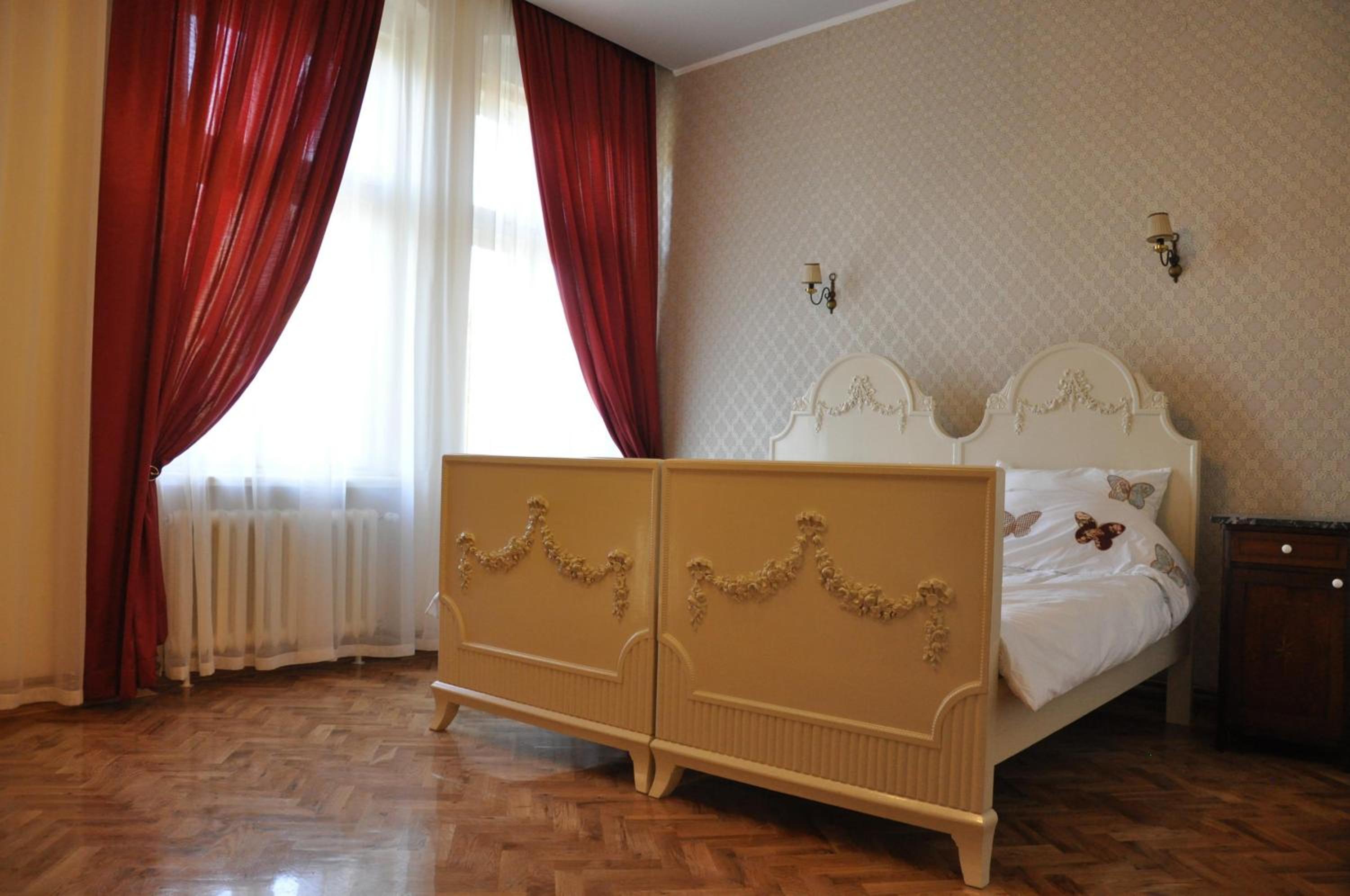 Deluxe Double Room with Balcony photo 2