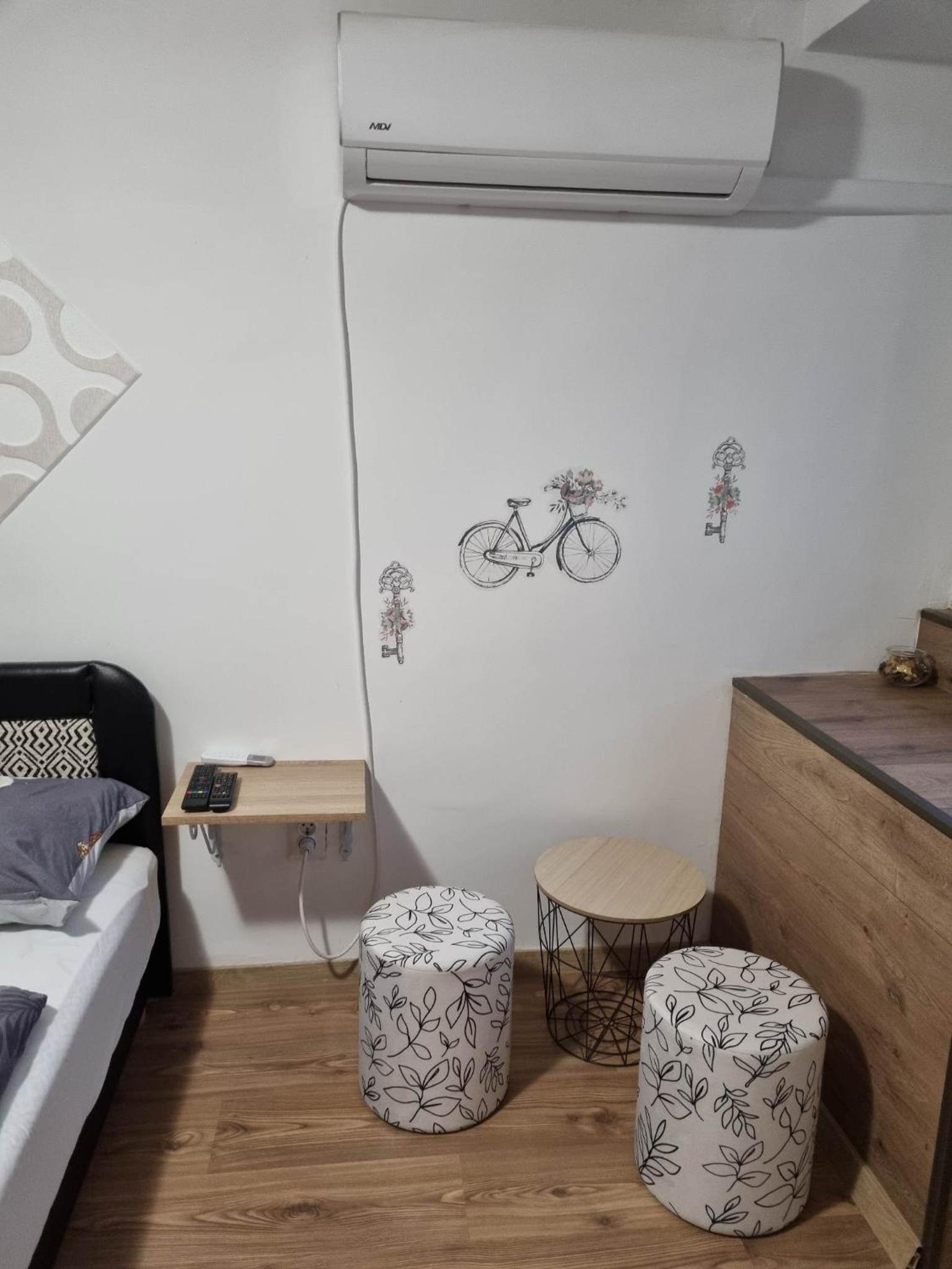Apartment with Shower photo 3