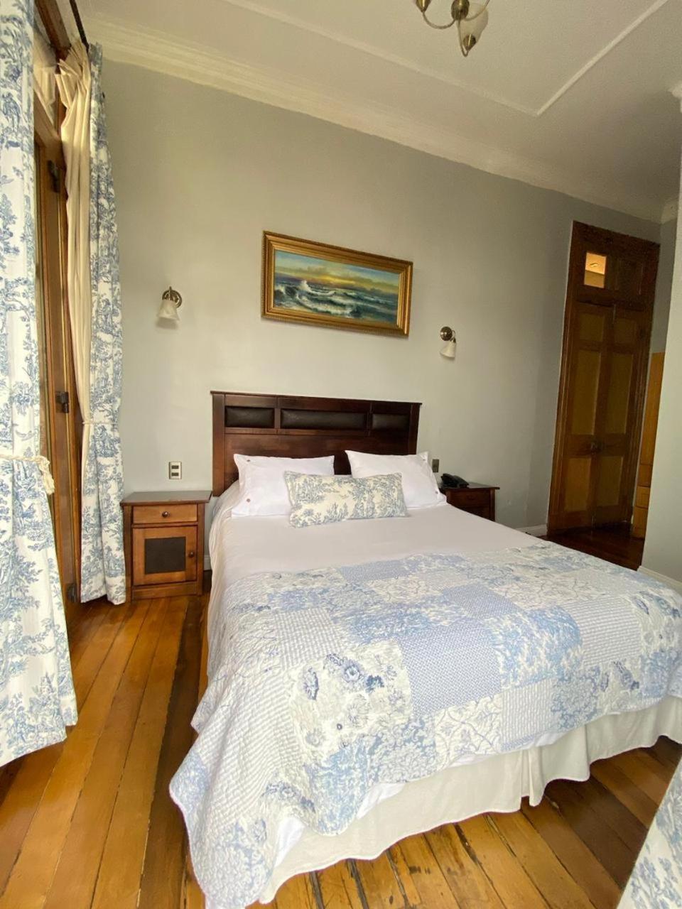 Double Room with Spa Bath photo 2