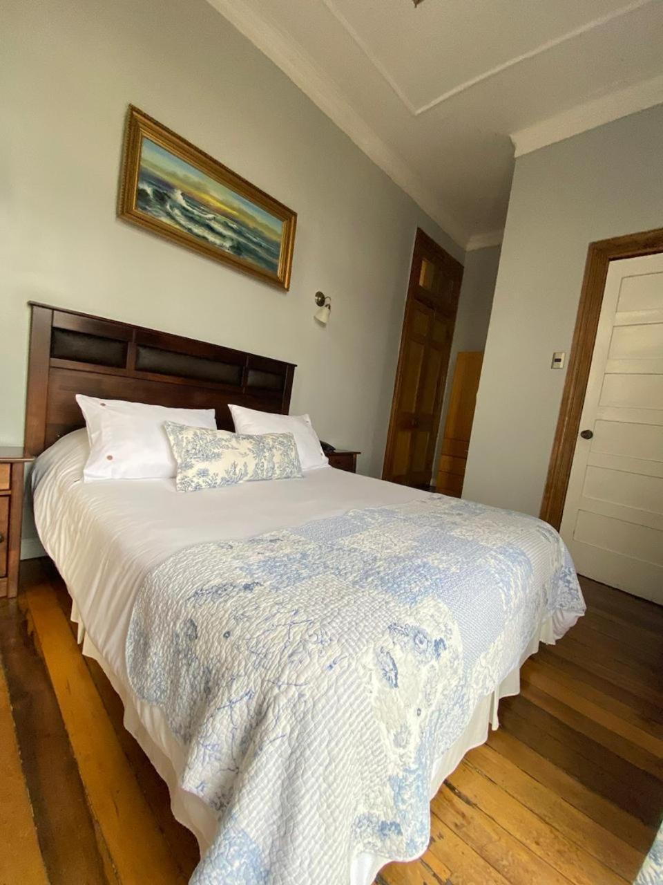 Double Room with Spa Bath photo 3