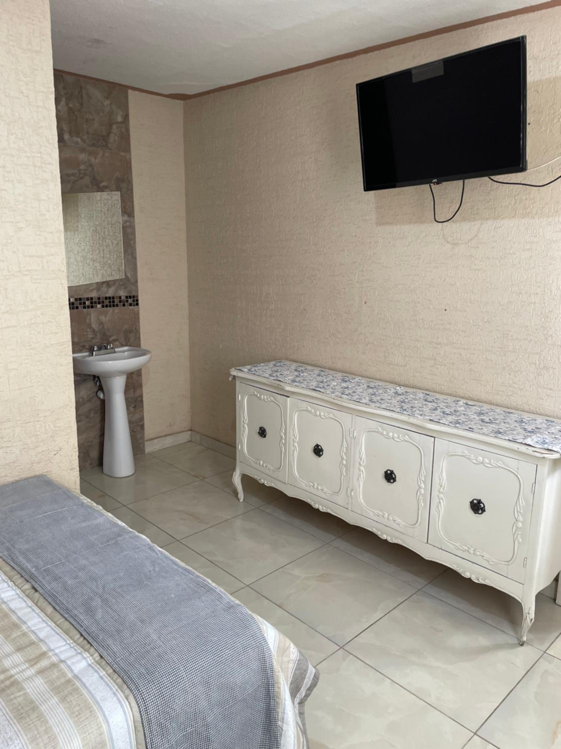 Double Room With Private Bathroom photo 2