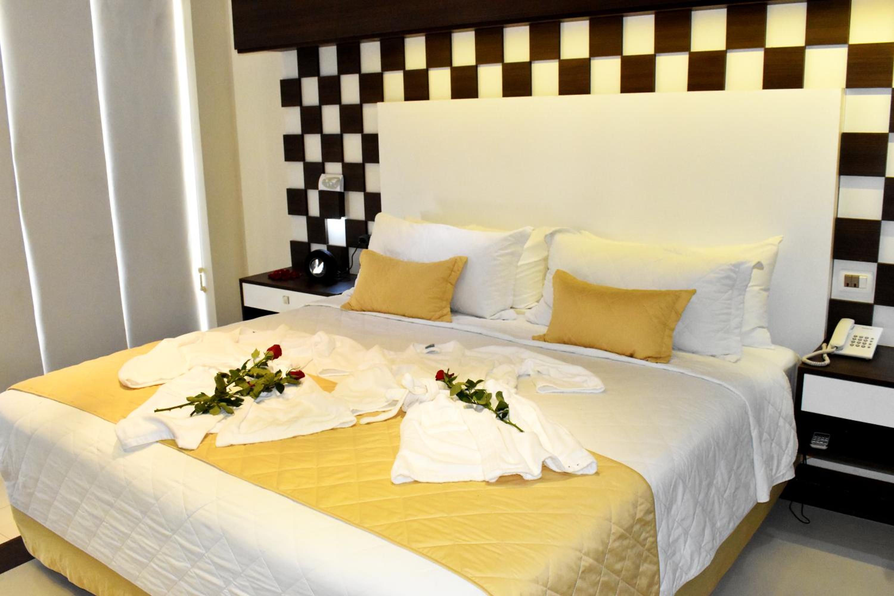 King Suite with Spa Bath photo 2