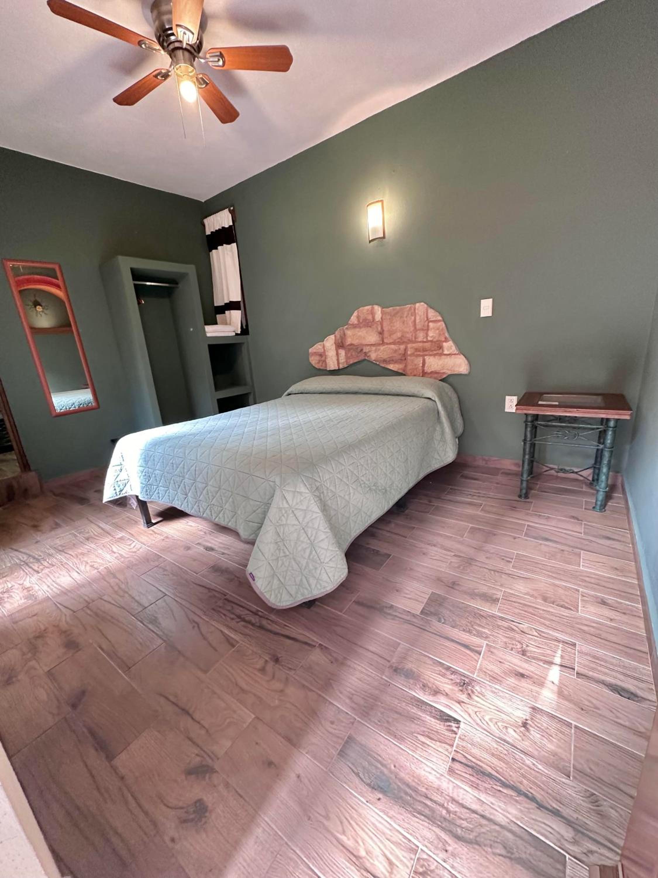 Economy Double Room photo 1