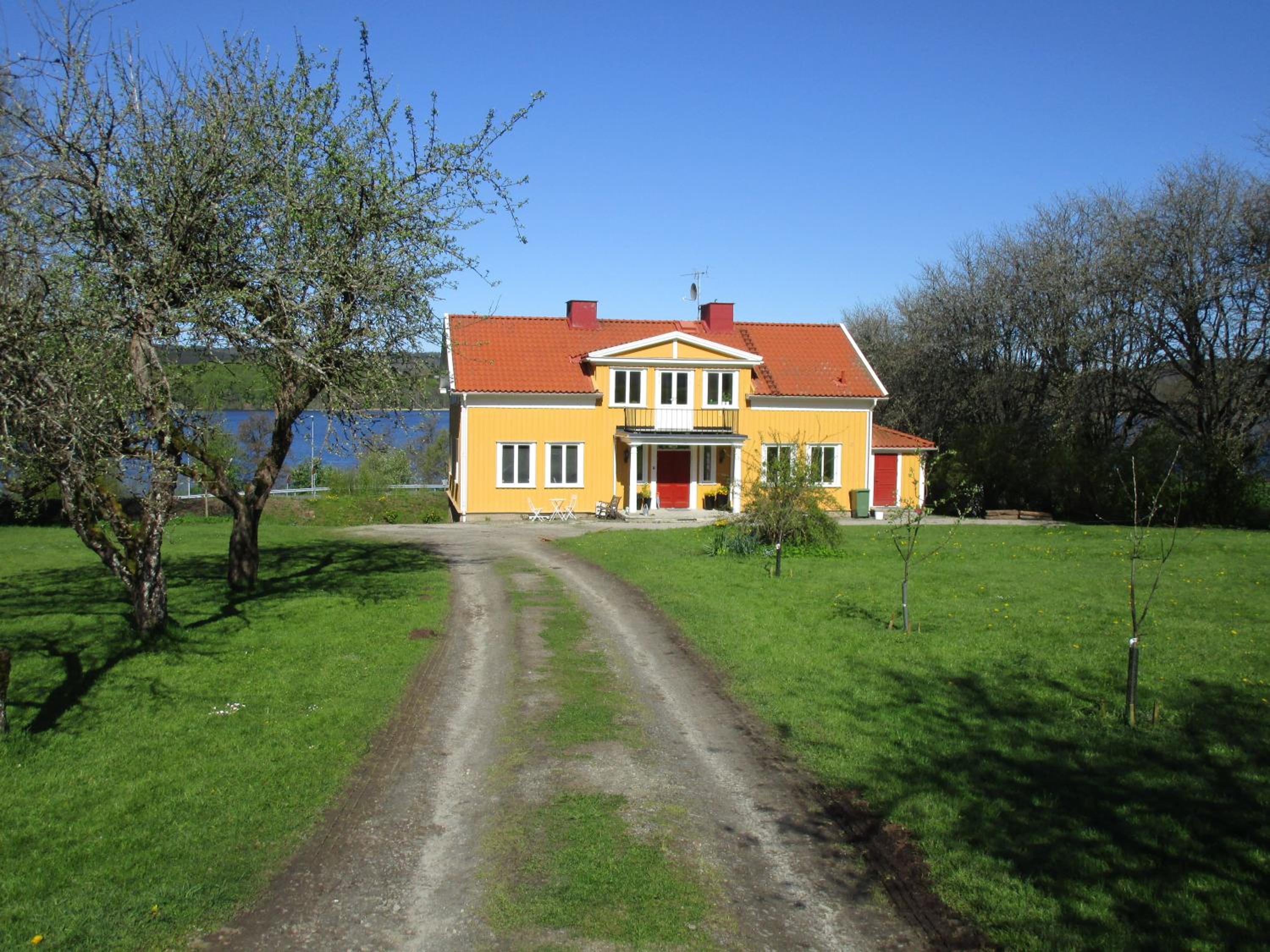 One-Bedroom Cottage with Lake View  - Photo 52