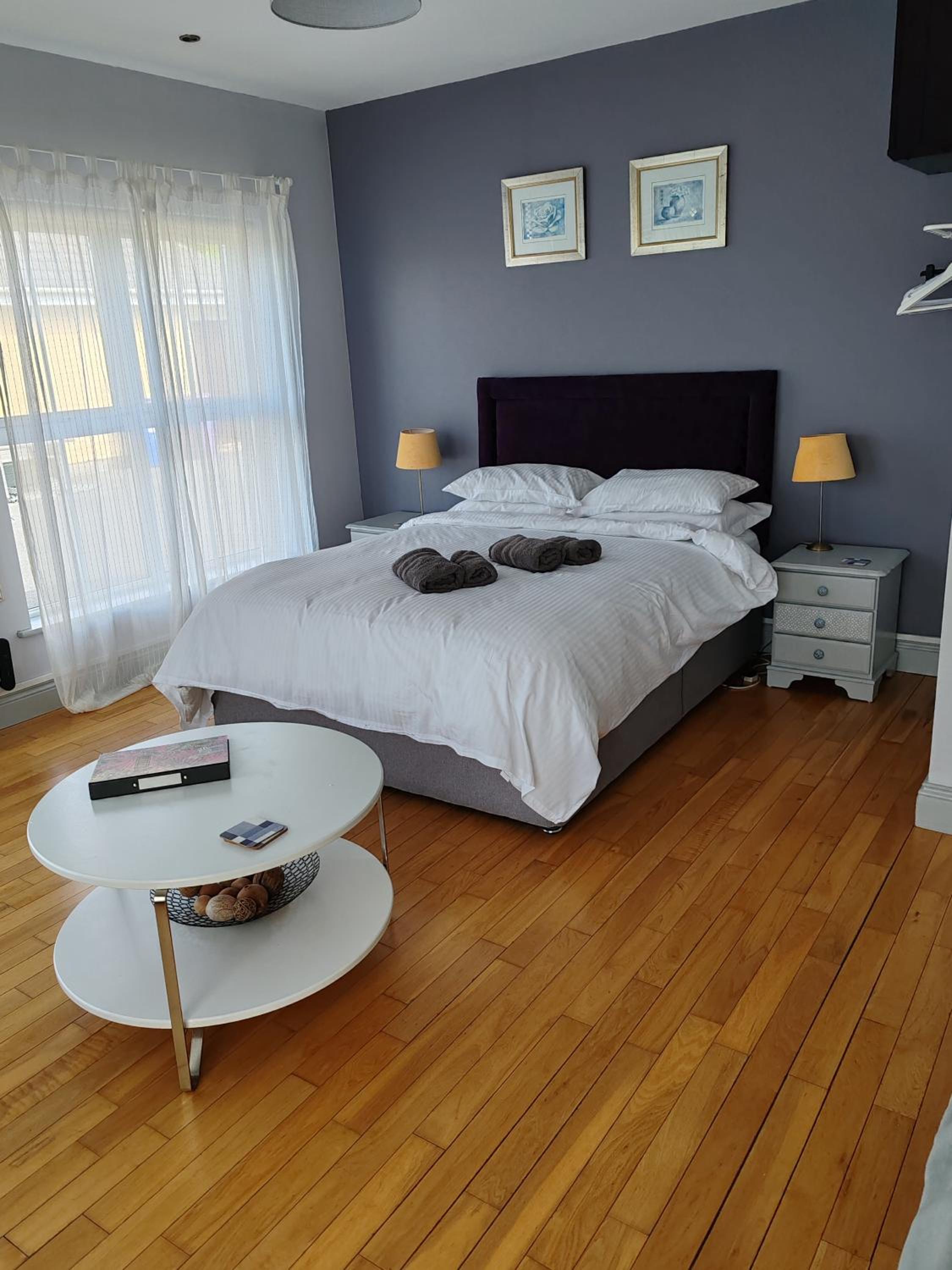 Deluxe Double Room (2 Adults + 1 Child) - Photo 9