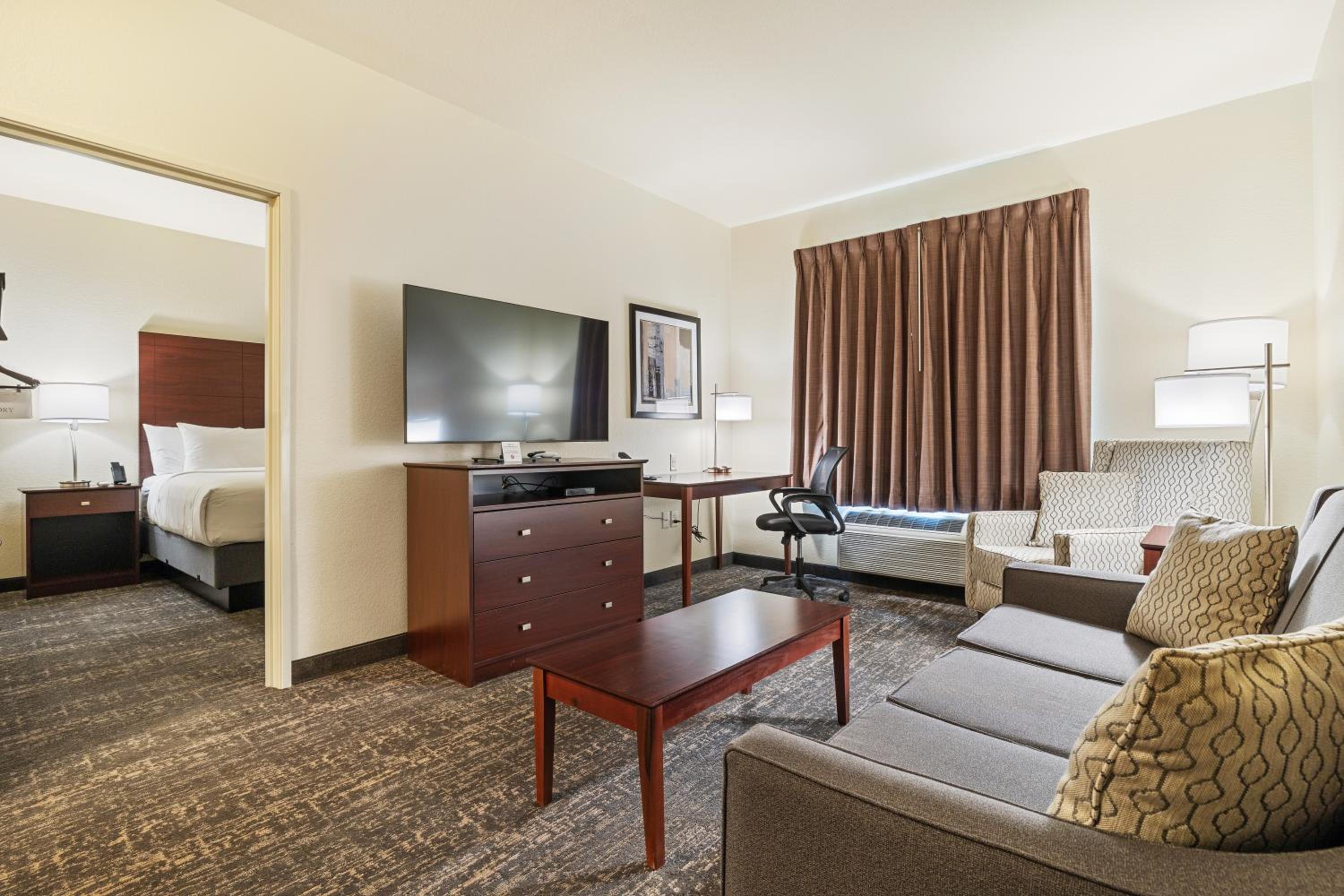 One-Bedroom Suite - Photo 1