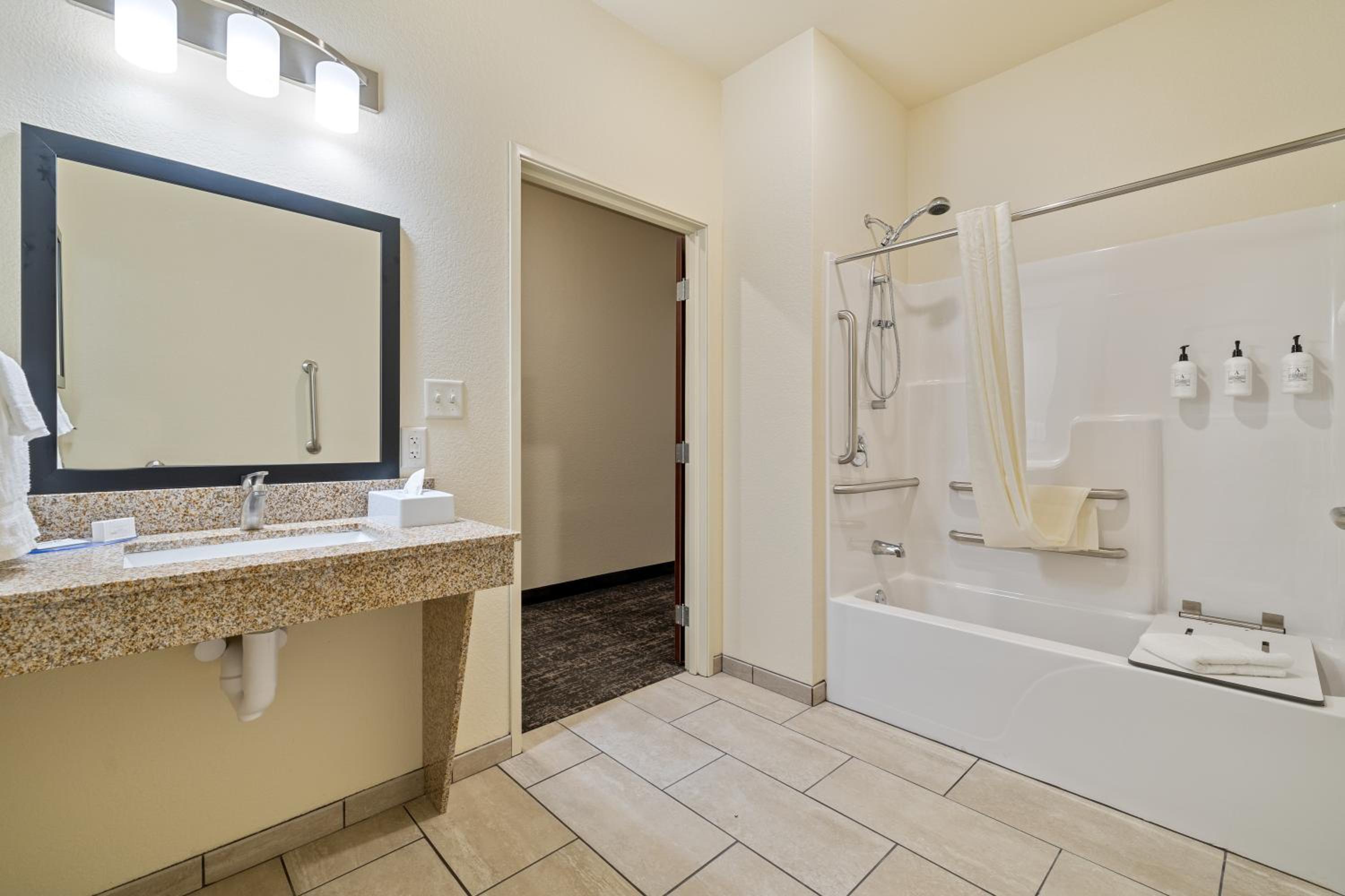 King Room - Disability Access - Photo 3