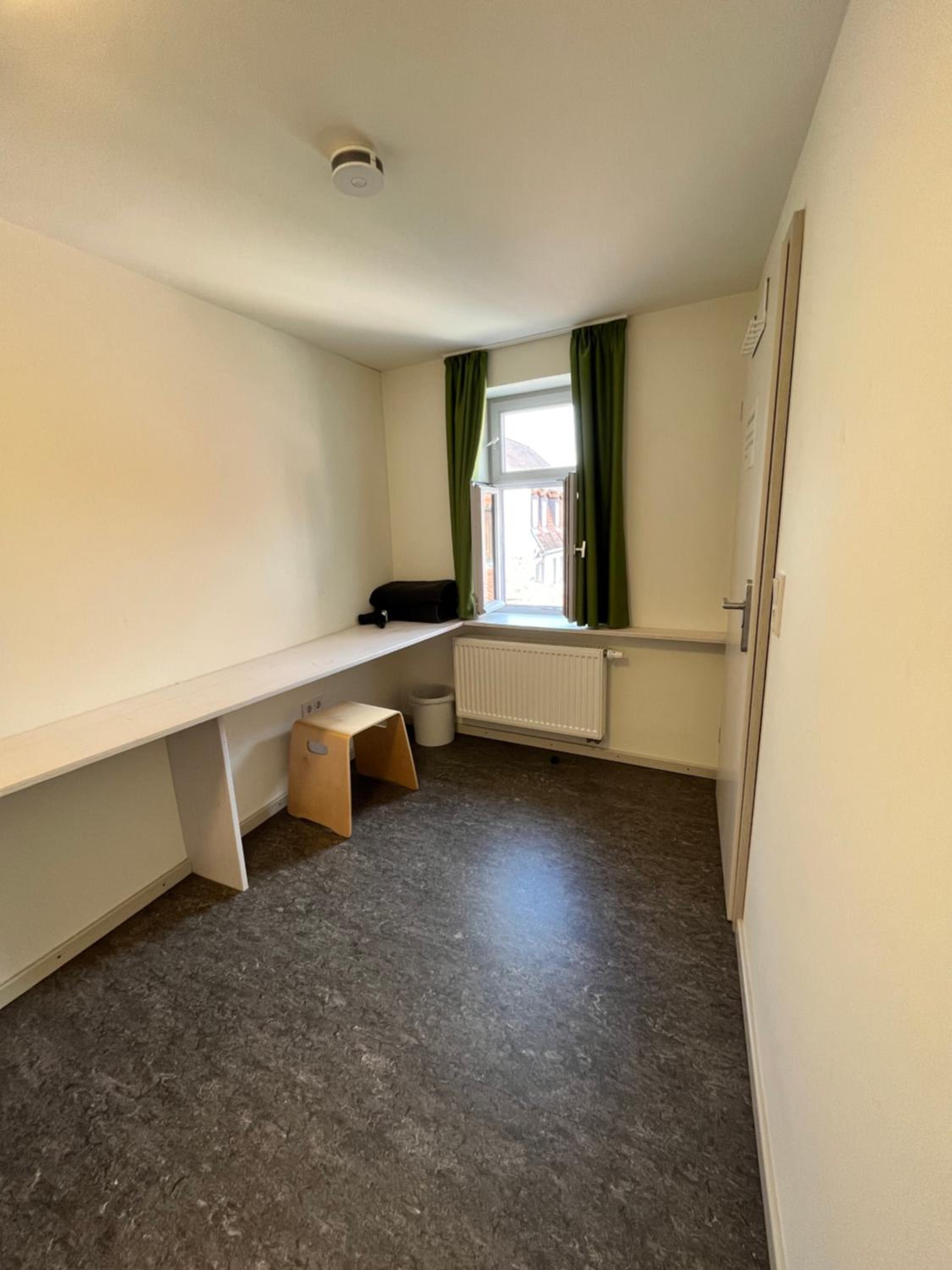 Standard Twin Room with Shared Bathroom photo 1