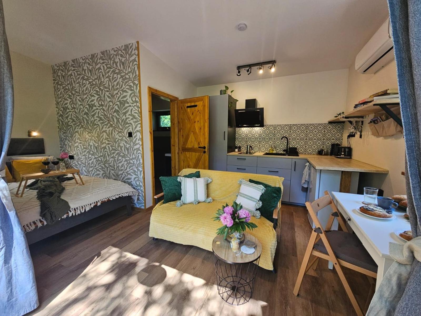 One-Bedroom House photo 1
