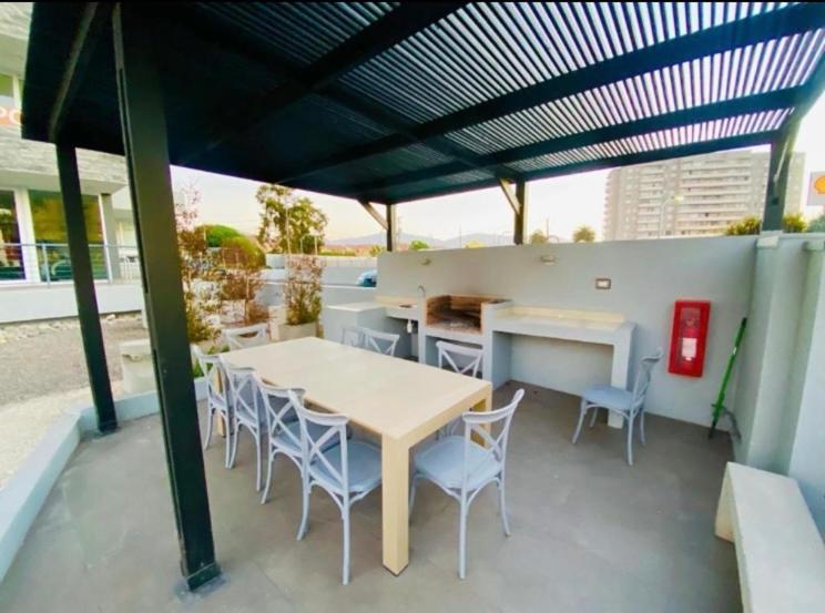 Two-Bedroom Apartment with Balcony and Sea View photo 2