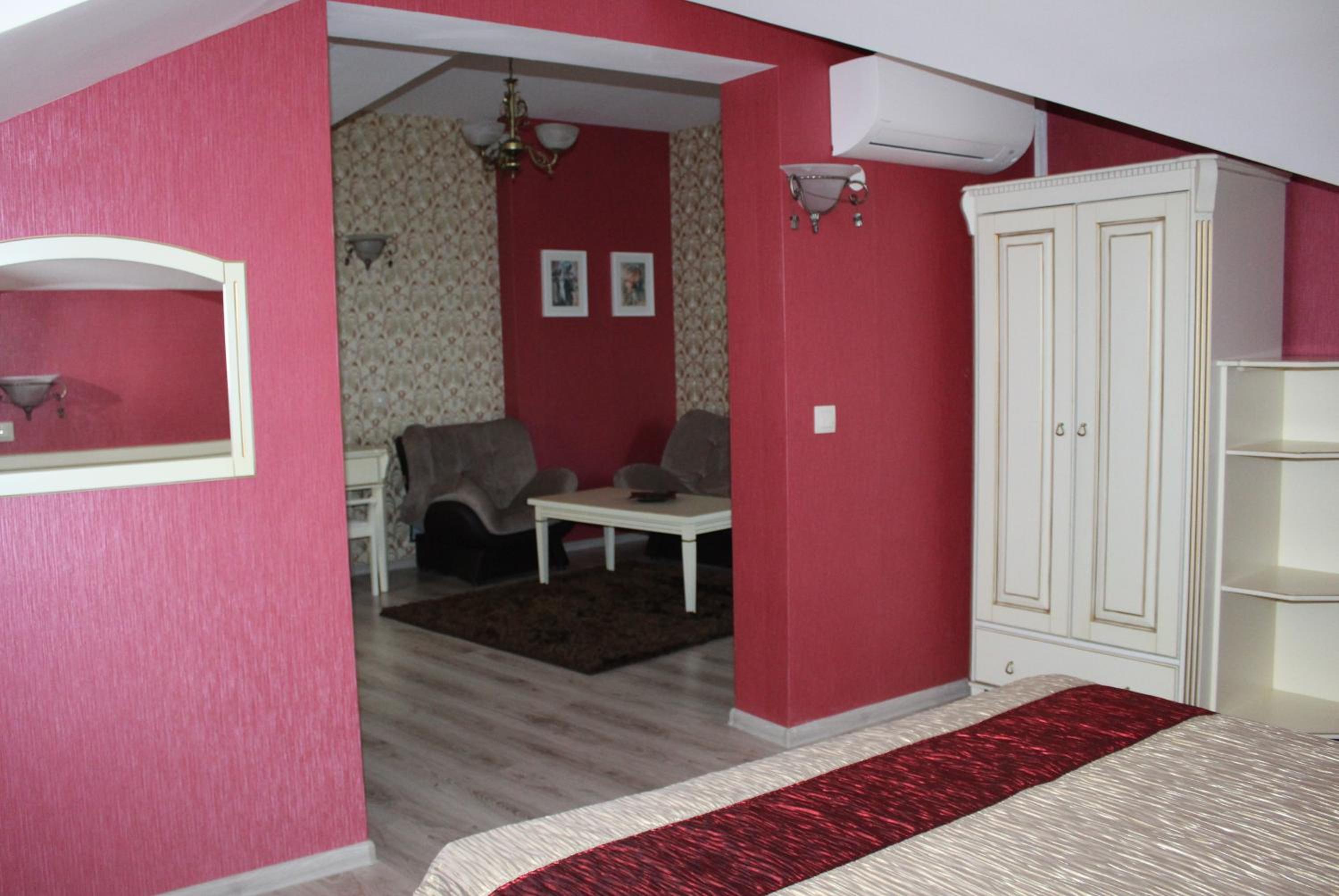 Deluxe One-Bedroom Apartment (2 Adults + 2 Children) - Photo 6