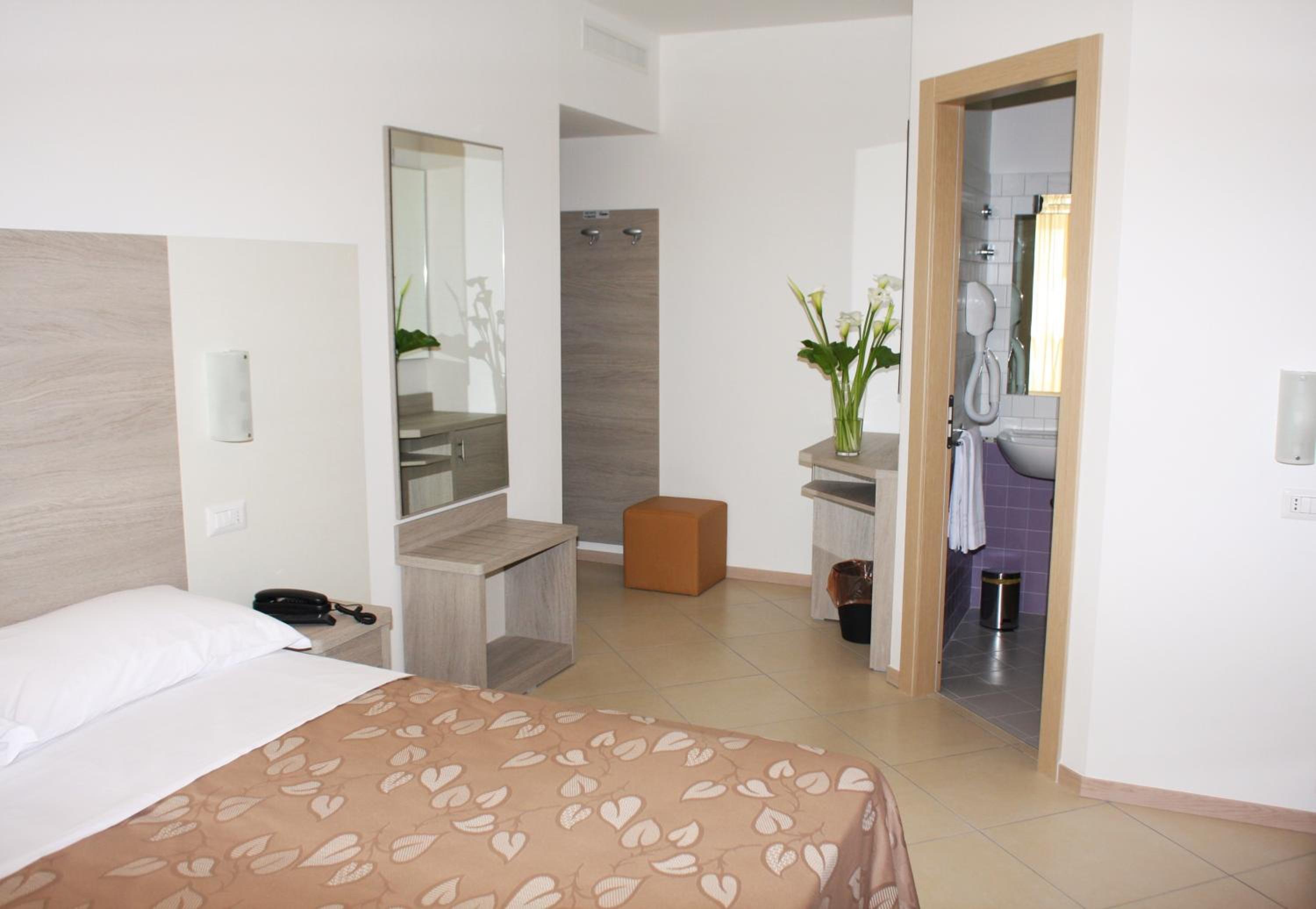 Quadruple Room - Photo 1