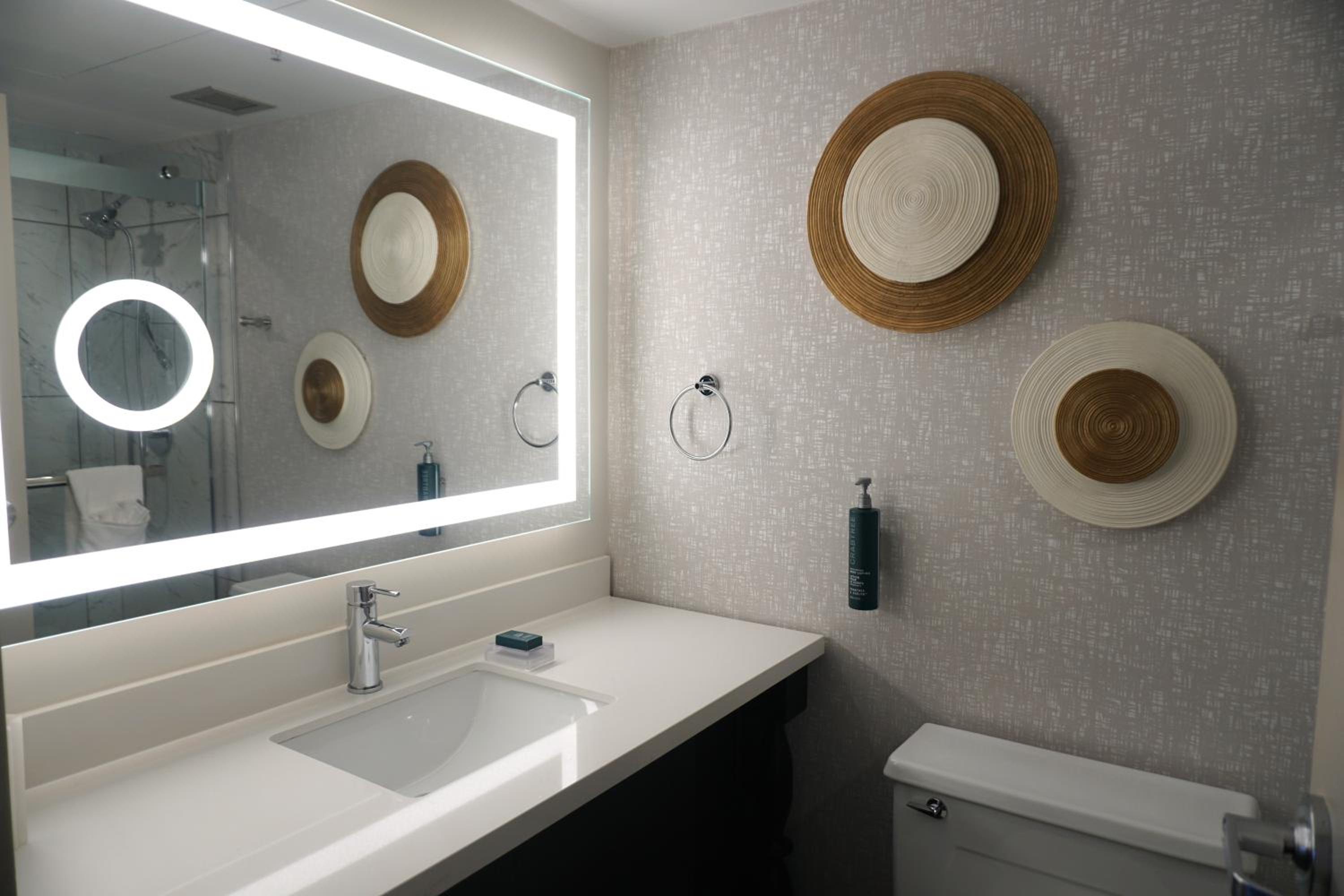 Queen Room with Two Queen Beds and Roll-In Shower - Mobility Access - Photo 3