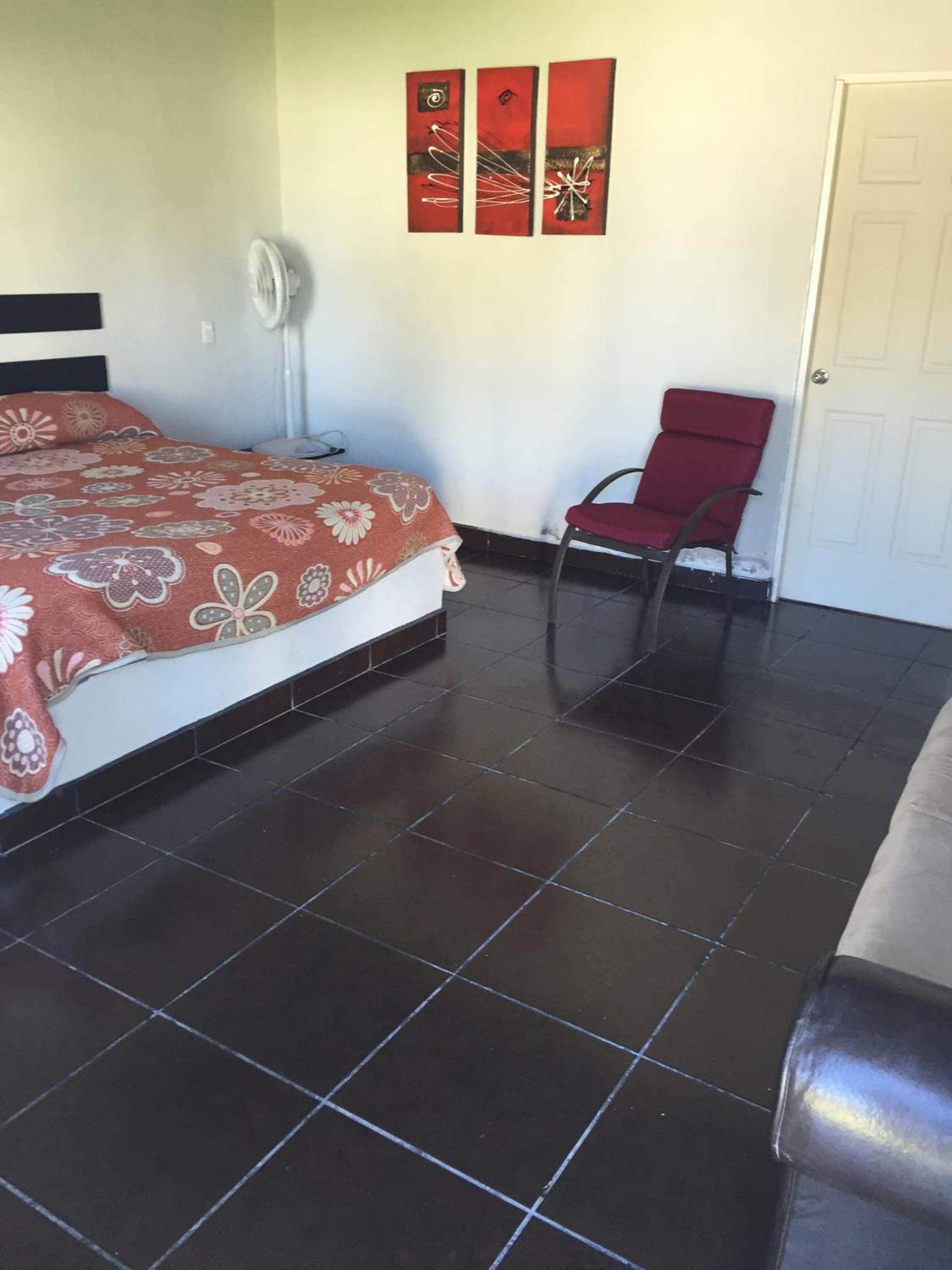 Standard King Room - Photo 5