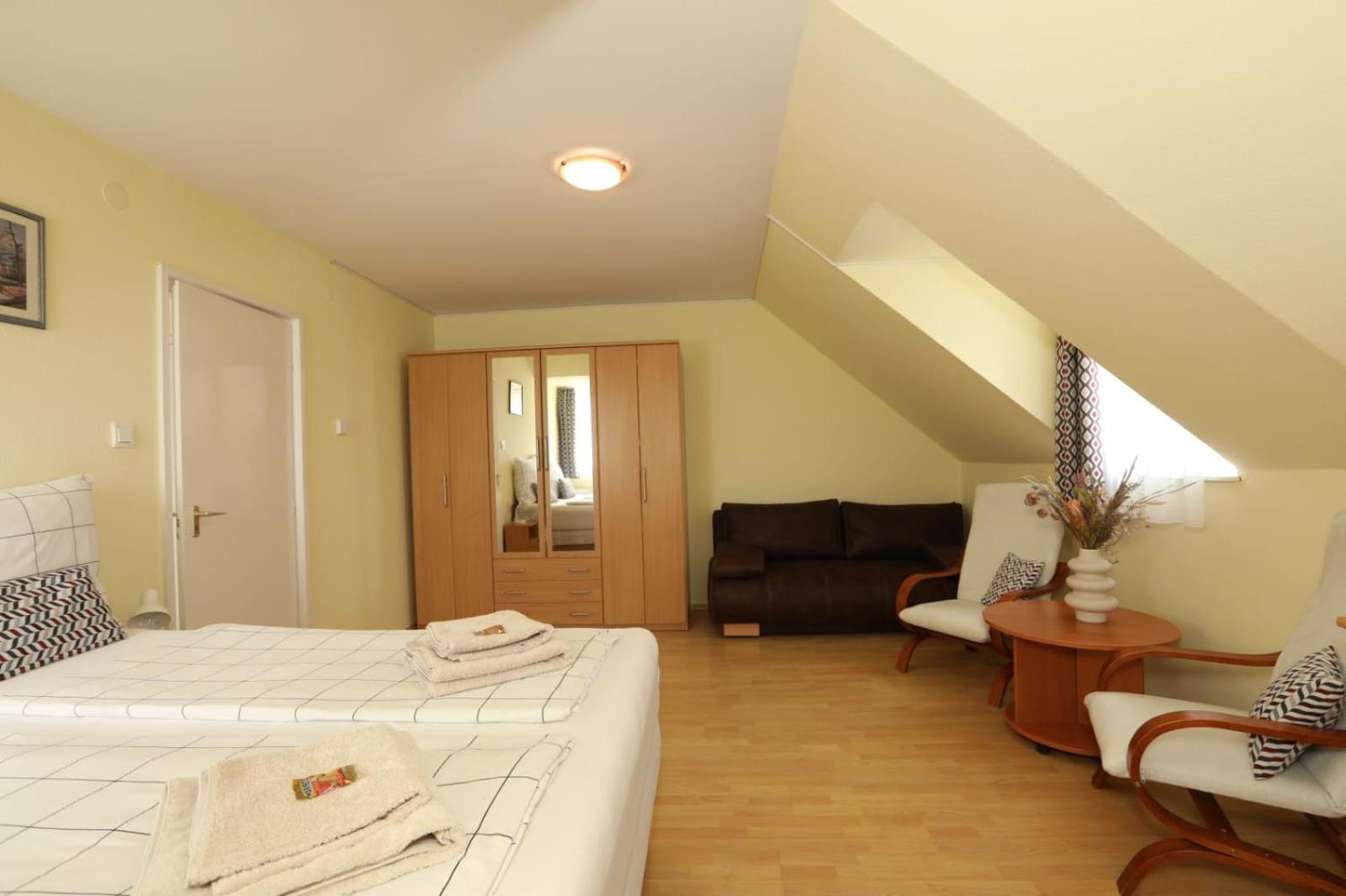 Apartment with Balcony photo 3