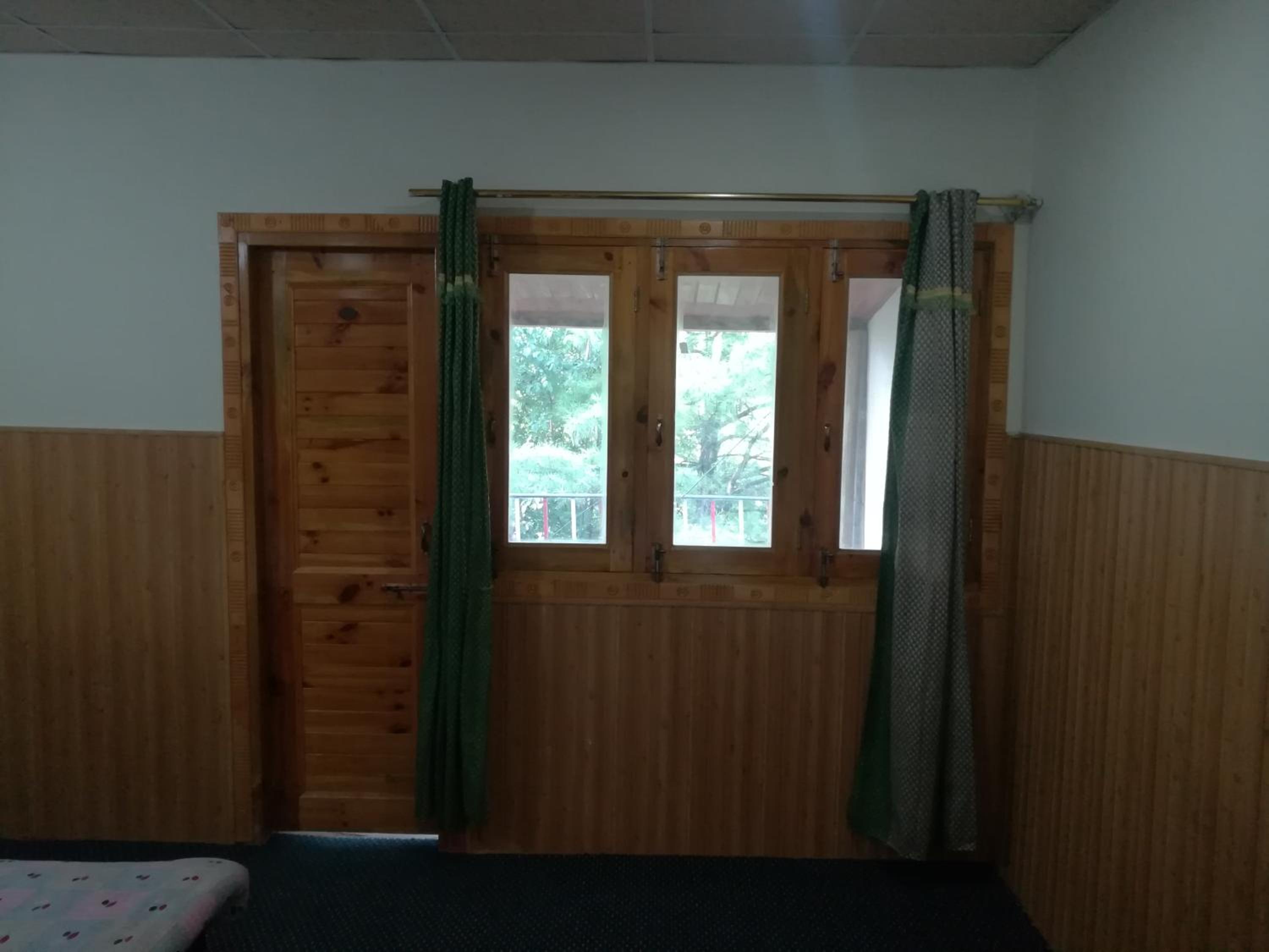 Queen Room with Balcony photo 1