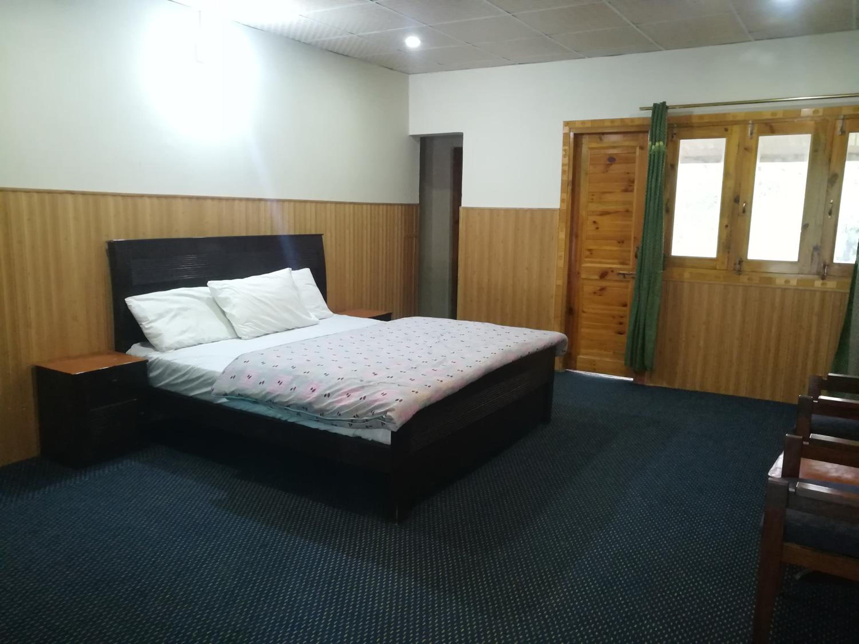 Queen Room with Balcony photo 2