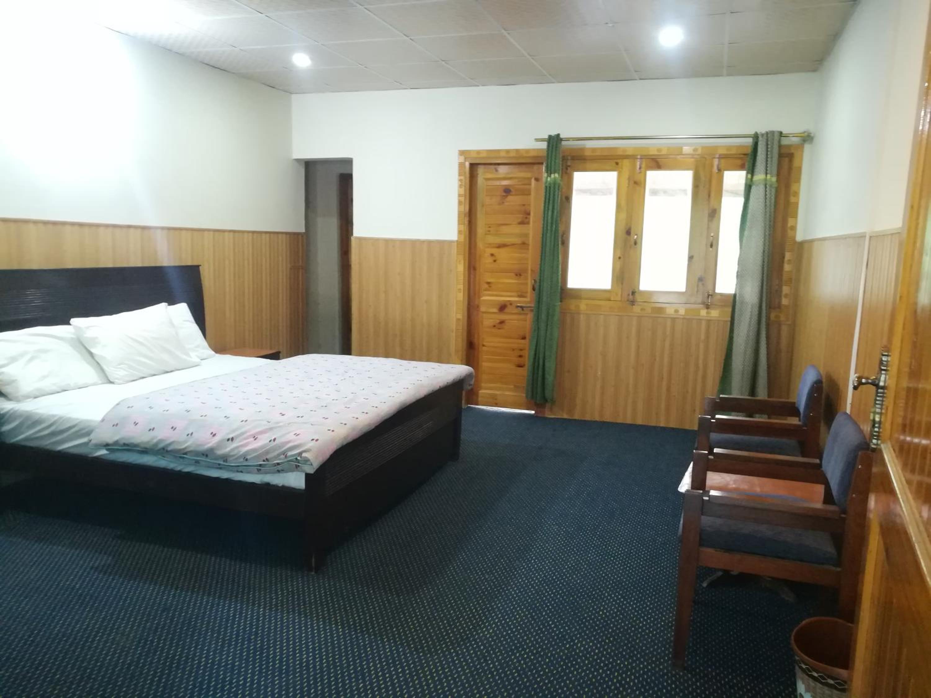 Queen Room with Balcony photo 3