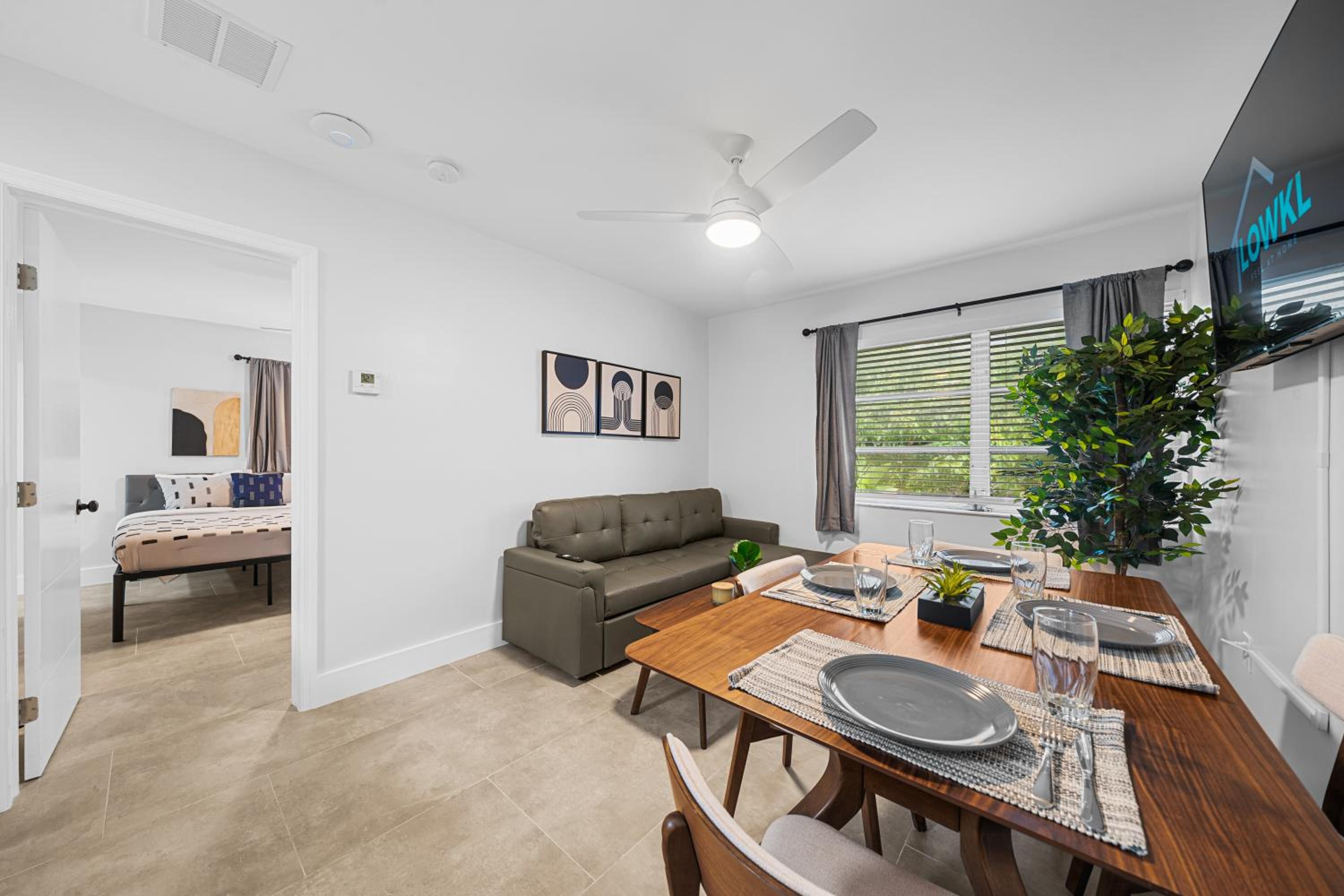 One Bedroom Apt with Two Queen Beds, Sofa Bed and Kitchen photo 2