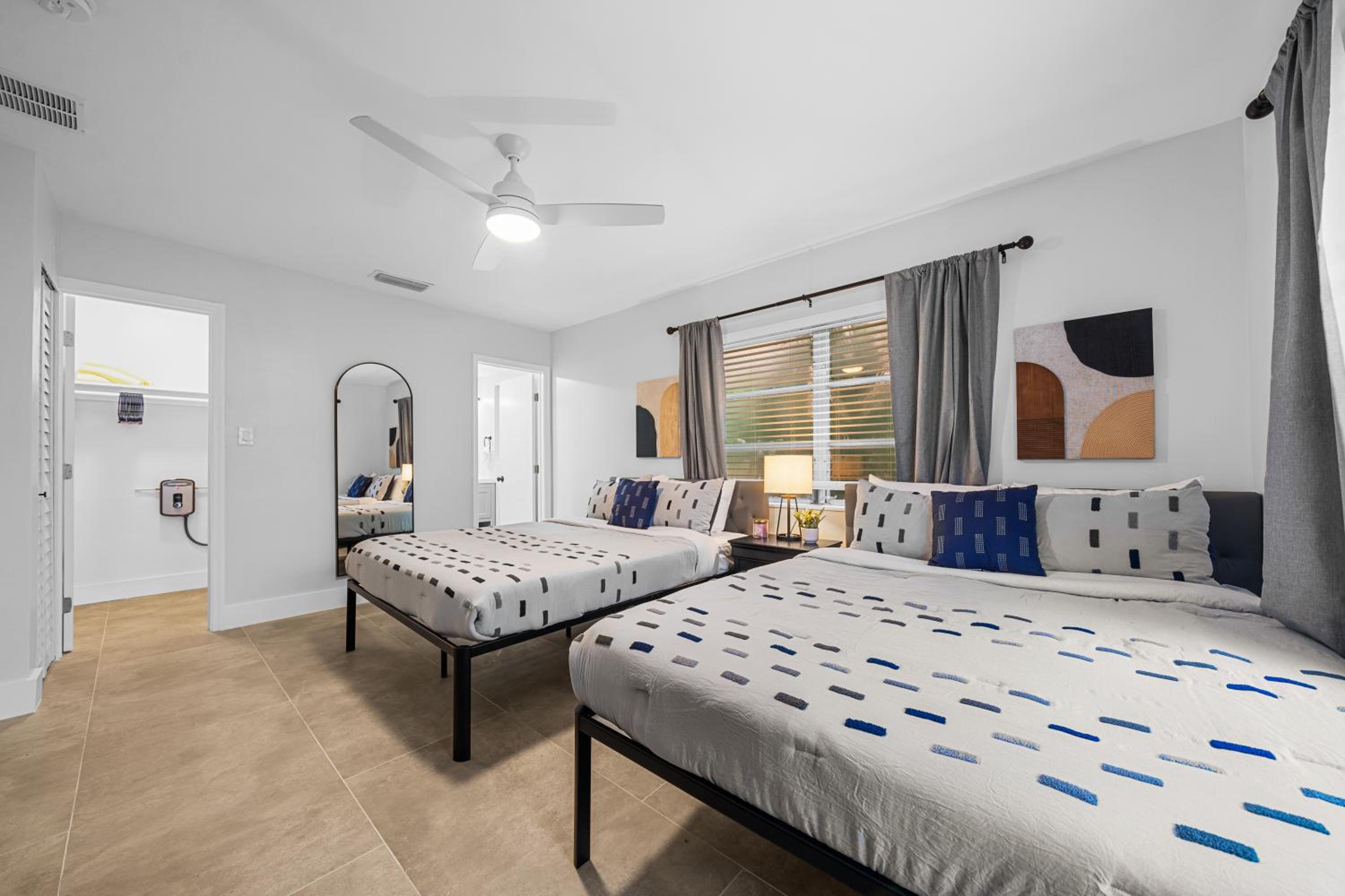 Ein Schlafzimmer Appartement mit zwei Queen-Betten, Schlafsofa und Küche