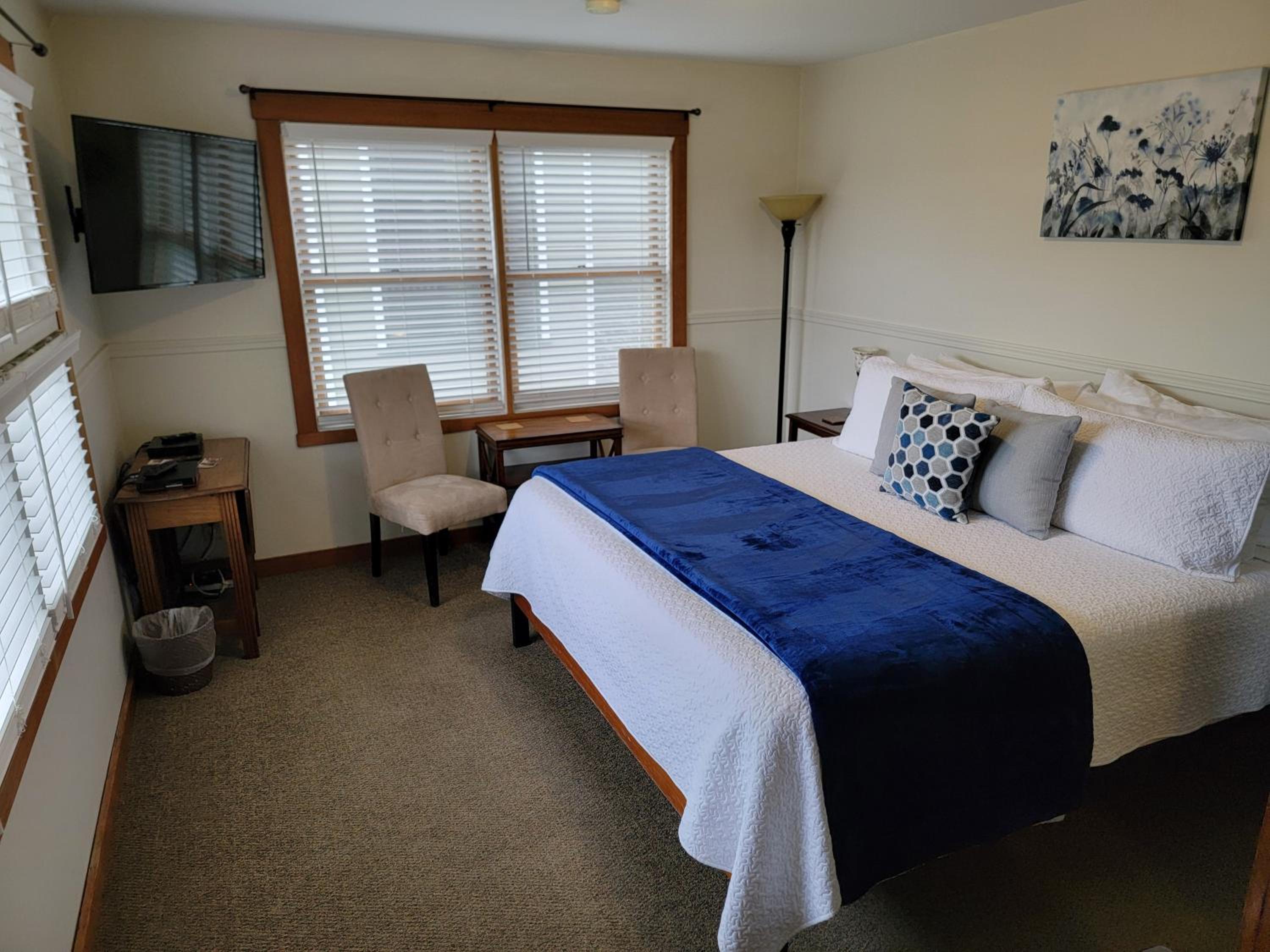 King Room - Non-Smoking - Photo 2