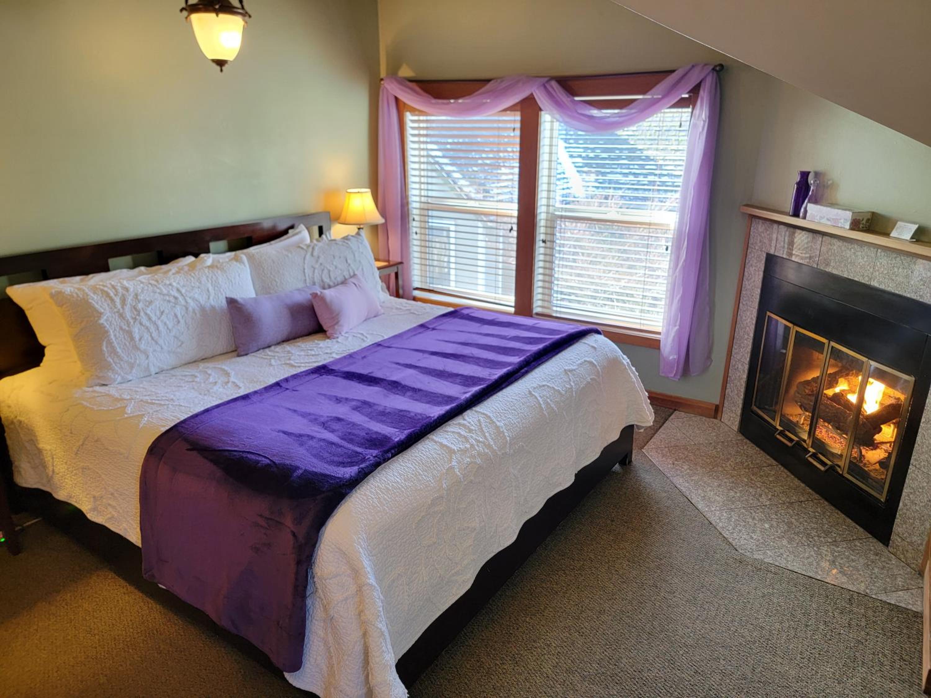 King Room with Jetted Tub - Non Smoking - Photo 3