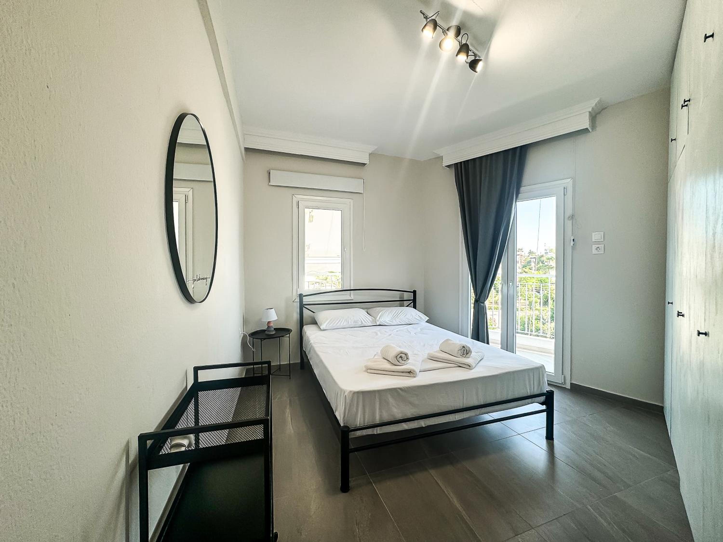 Two-Bedroom Apartment with Balcony and Sea View photo 3