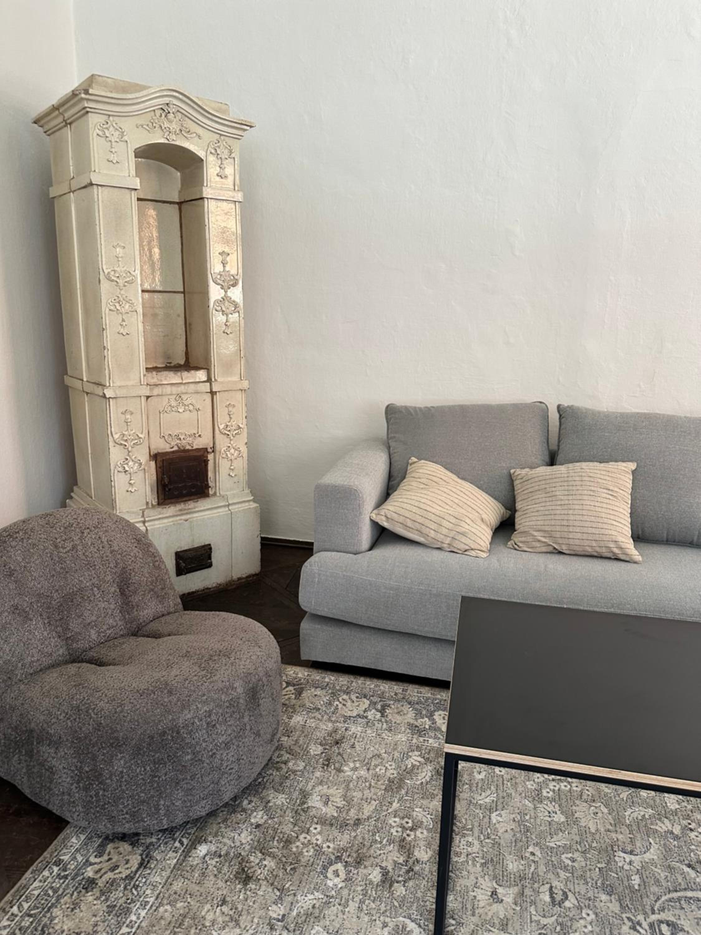 Deluxe One-Bedroom Apartment with City View photo 2